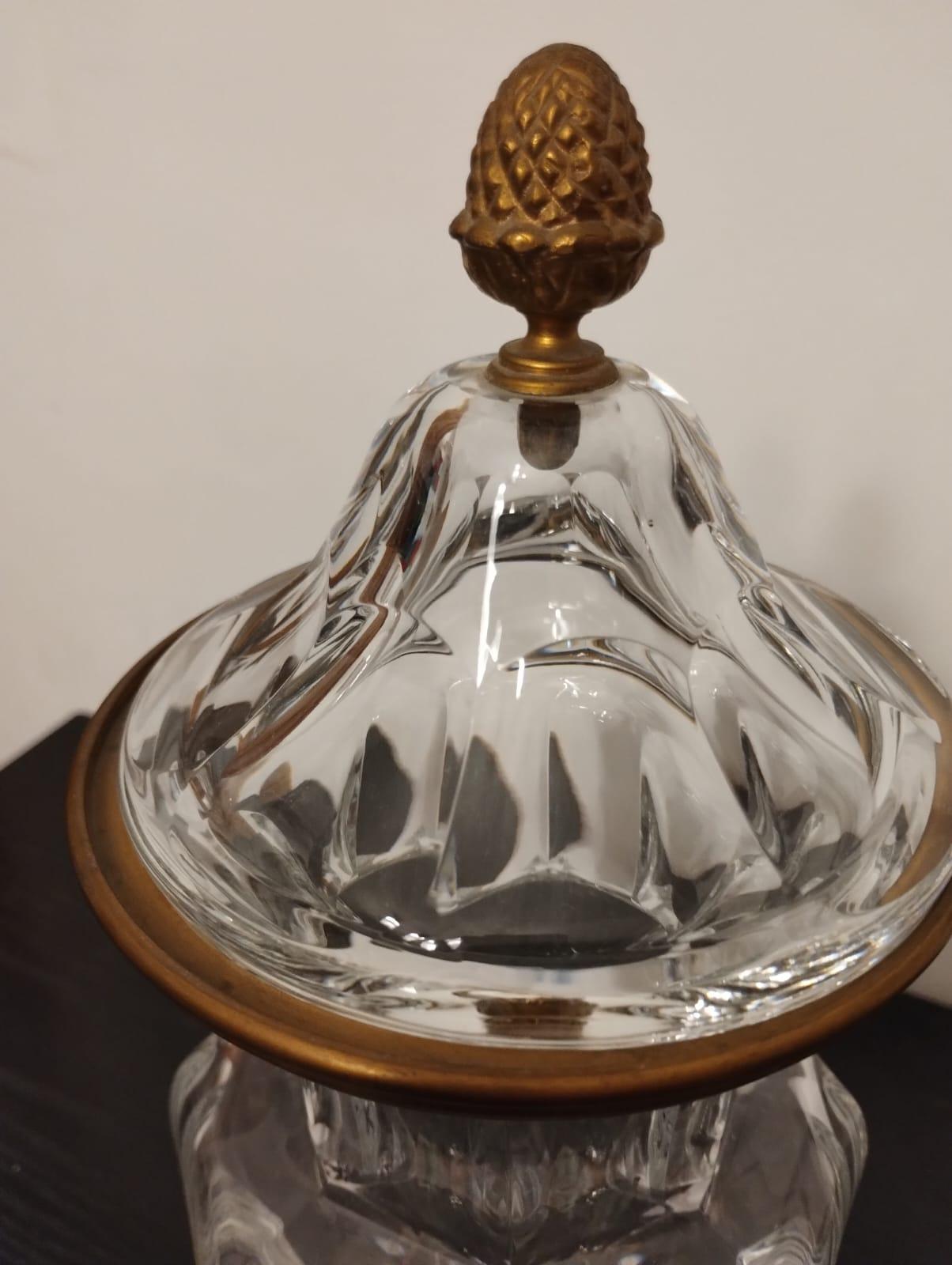 Urna francese del XIX secolo Charles X st. in cristallo e ormolatura Baccarat In condizioni buone in vendita a Catania, IT