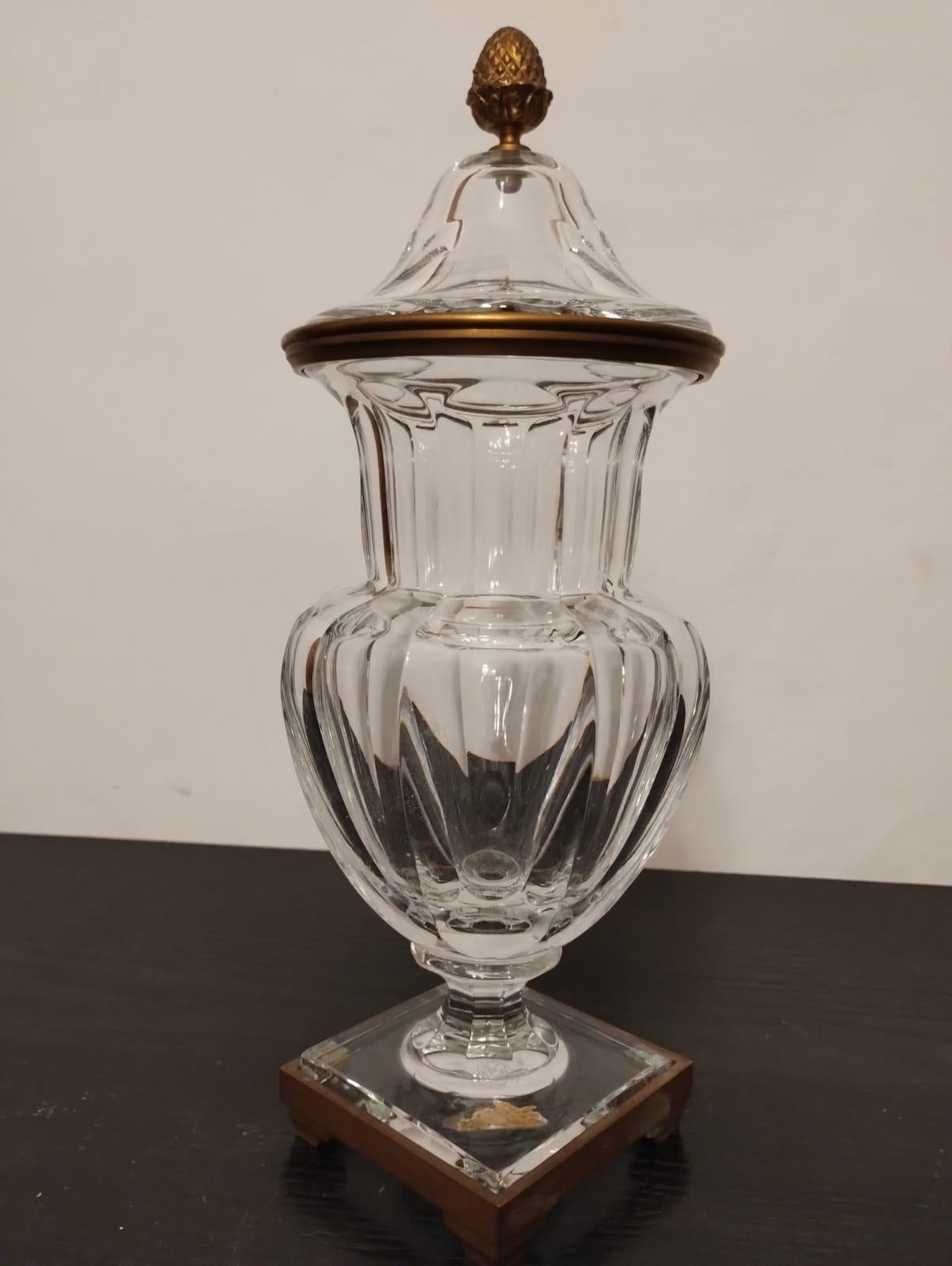 Inizio XX secolo Urna francese del XIX secolo Charles X st. in cristallo e ormolatura Baccarat in vendita