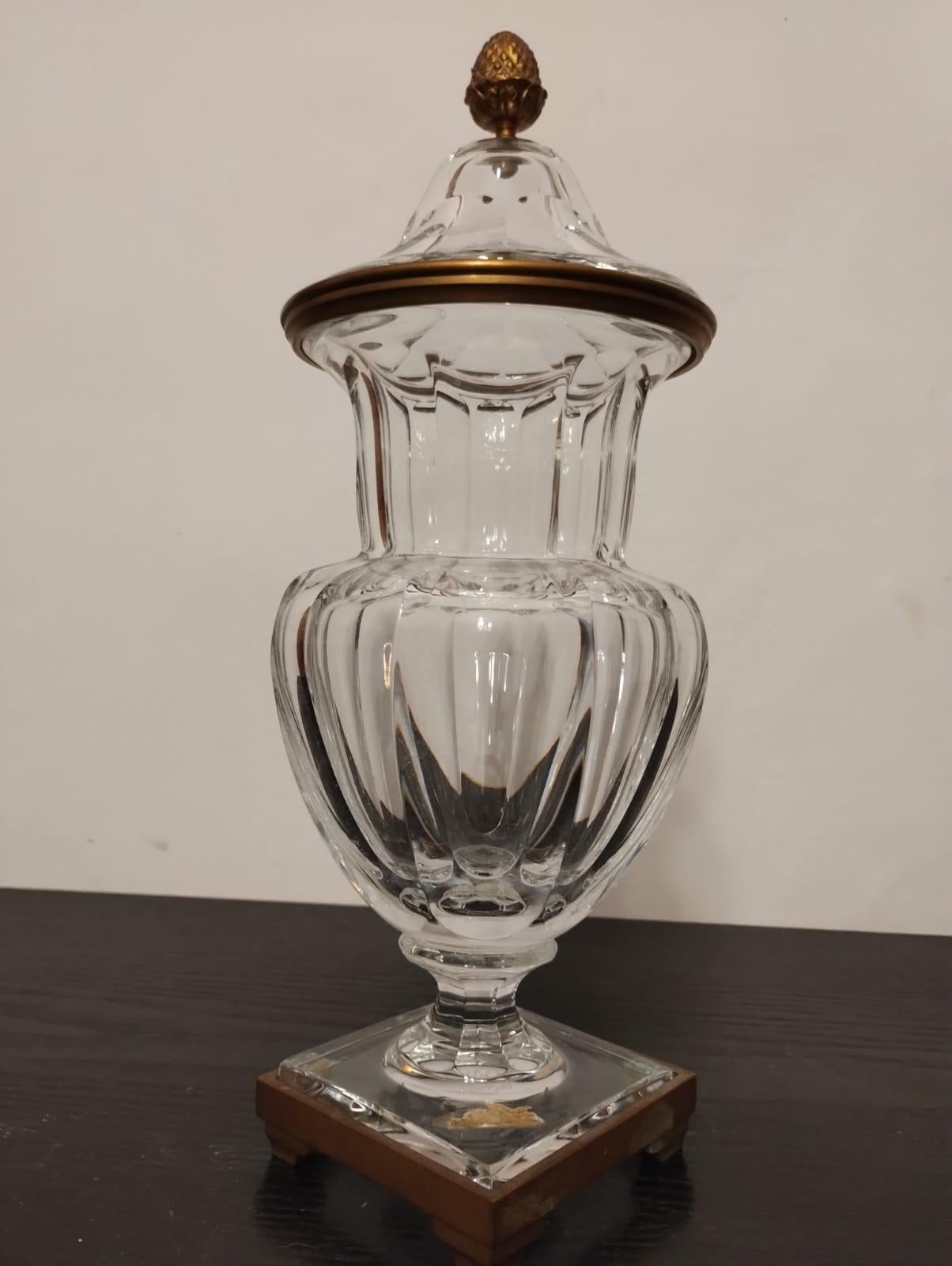 Urna francese del XIX secolo Charles X st. in cristallo e ormolatura Baccarat in vendita 3