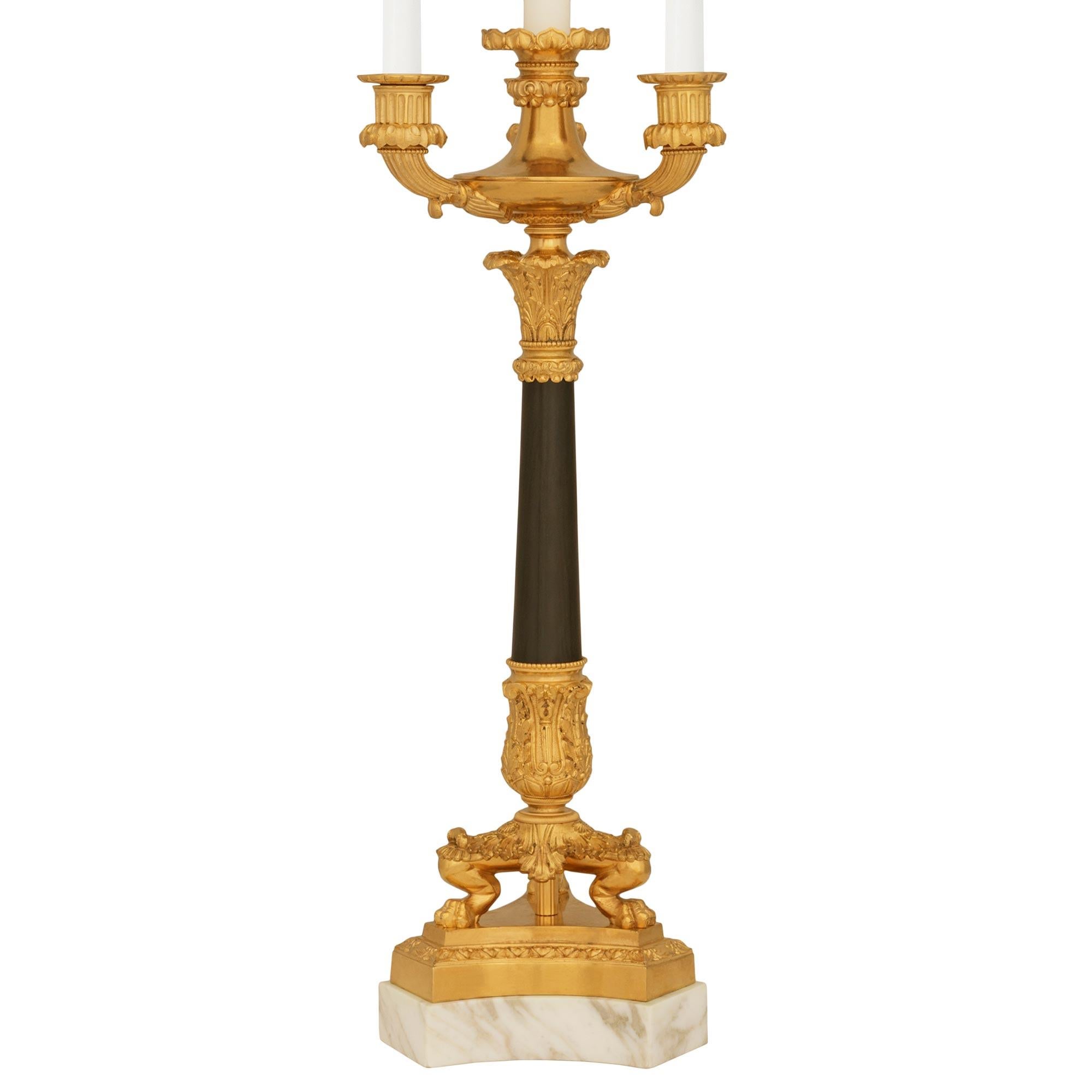 French 19th century Charles X st. Calacatta marble, Bronze and Ormolu lamps Carlos X en venta
