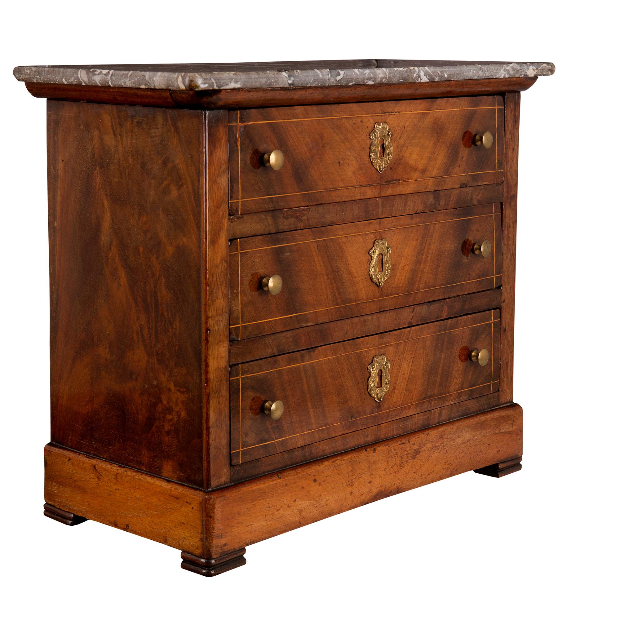French 19th Century Charles X St. Oak and Marble Commode de Maitrise In Good Condition For Sale In West Palm Beach, FL