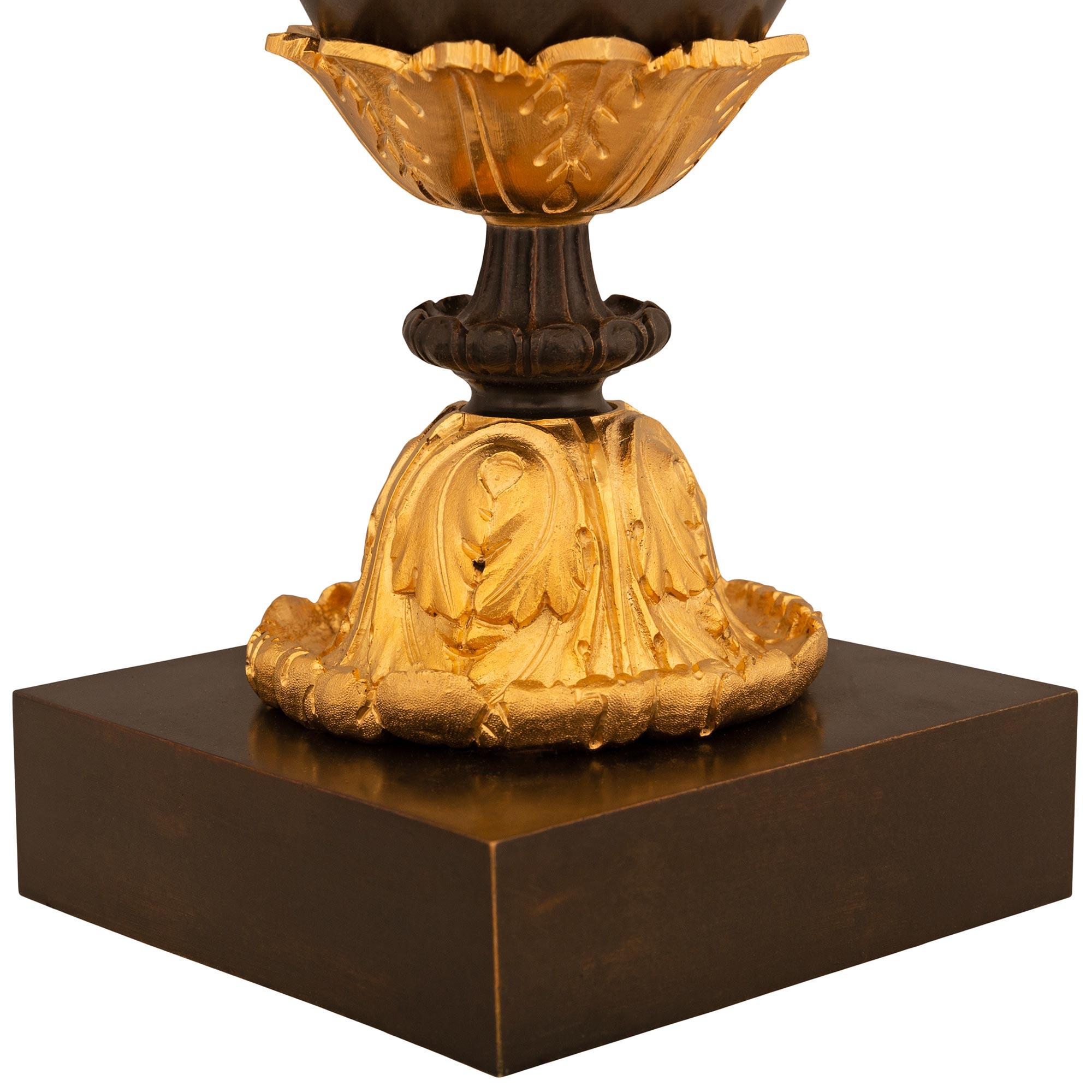 Urne a cassoletta in bronzo patinato e ormolu del XIX secolo di St. Charles X. in vendita 4