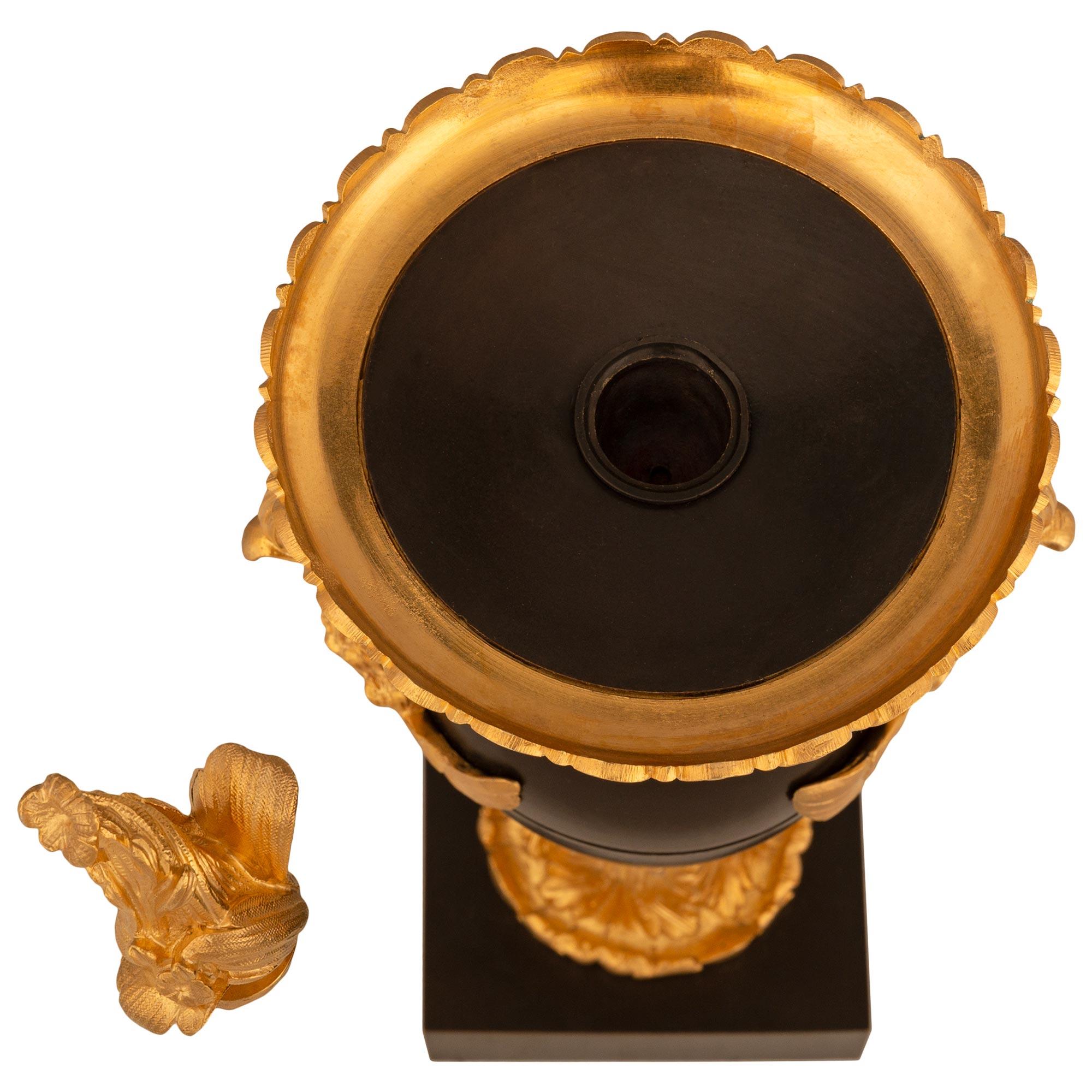 Urne a cassoletta in bronzo patinato e ormolu del XIX secolo di St. Charles X. in vendita 5
