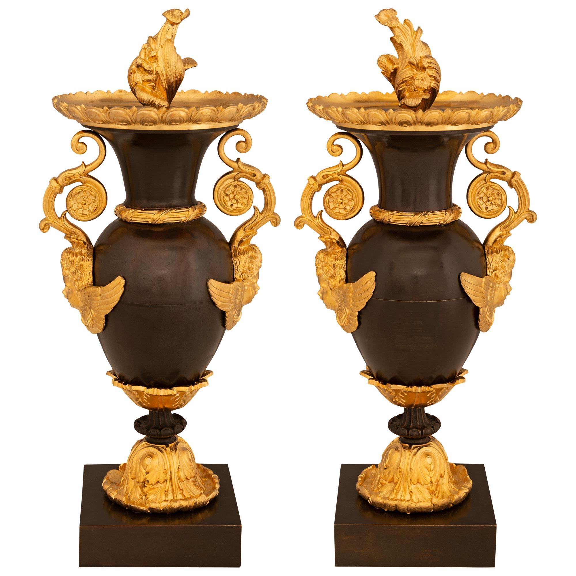 Carlo X Urne a cassoletta in bronzo patinato e ormolu del XIX secolo di St. Charles X. in vendita
