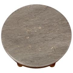 Table centrale française du XIXe siècle de style Charles X en noyer, bois d'érable et marbre