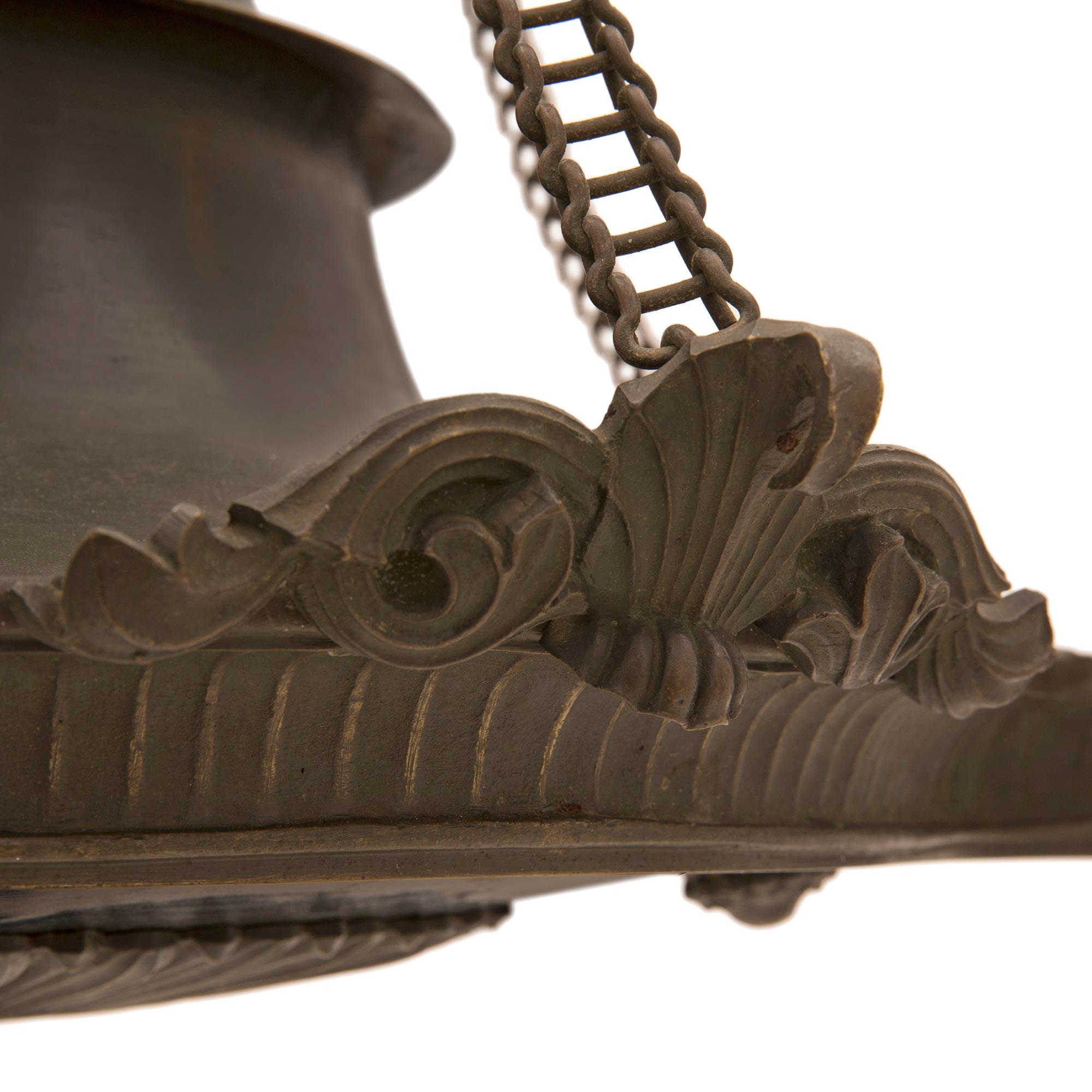Vierflammiger Kronleuchter aus Bronze im Charles X.-Stil des 19. Jahrhunderts, Verdigris, Frankreich im Angebot 1