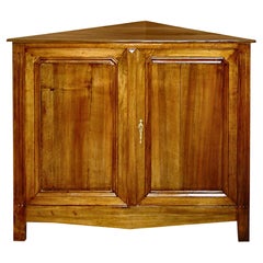 Armoire d'angle française du 19ème siècle en cerisier