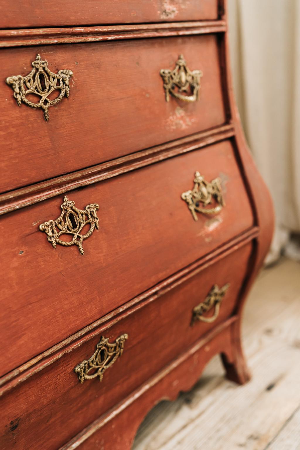 French 19th Century Chest of Drawers For Sale 4
