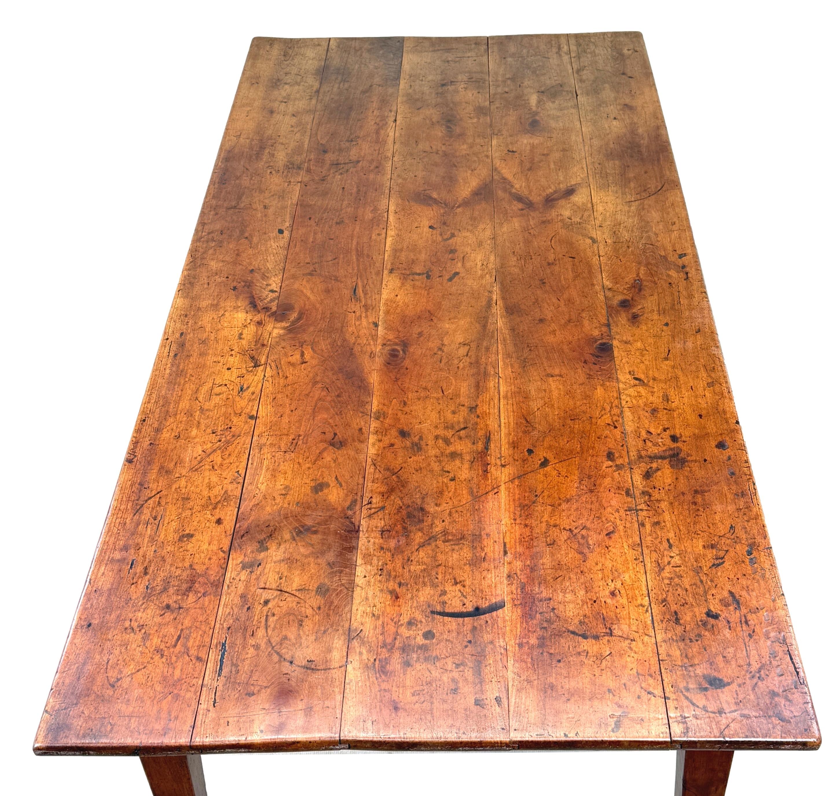 Stile provenzale Tavolo da pranzo da cucina in castagno francese del XIX secolo in vendita