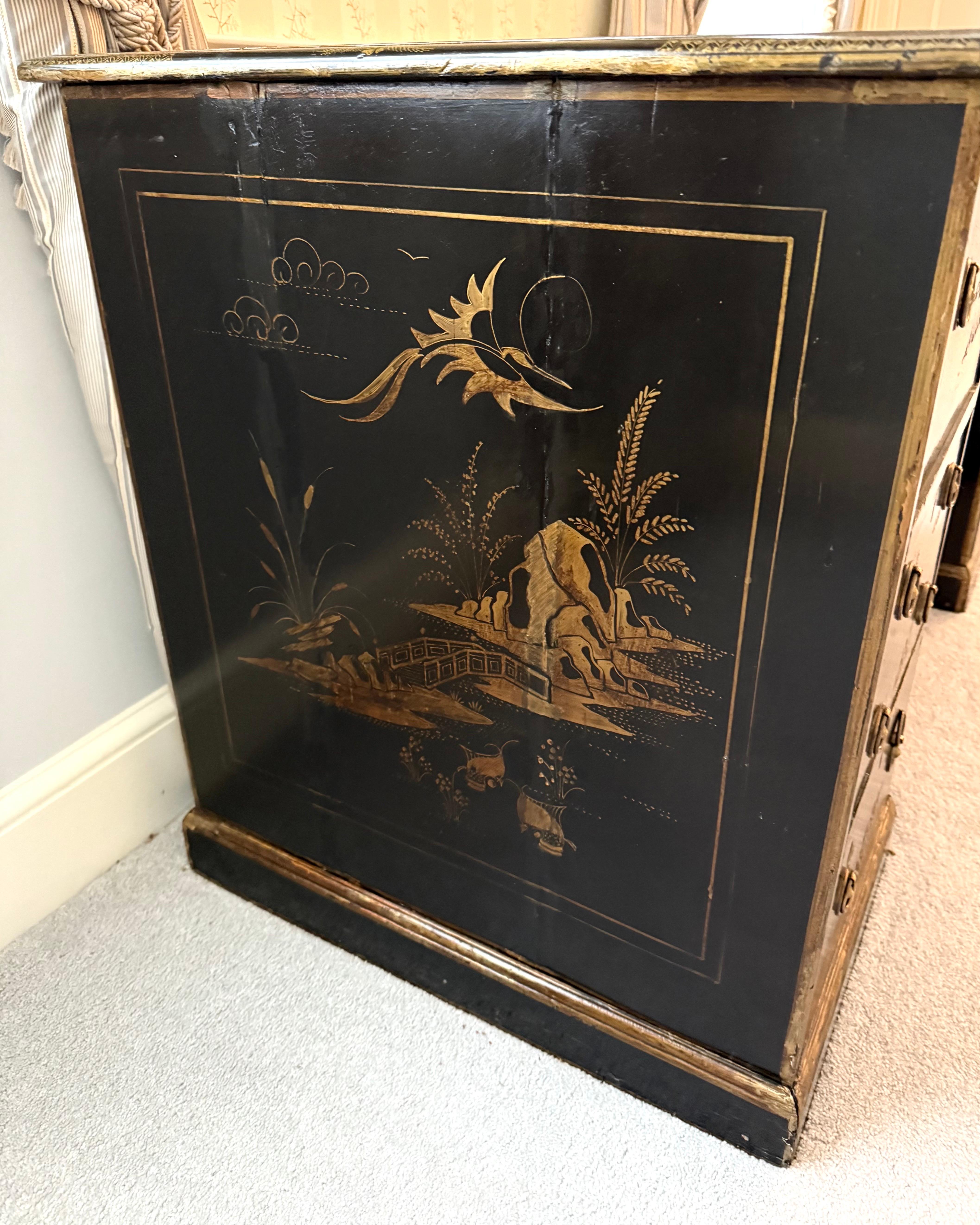 French 19th Century Chinoiserie Kneehole Handpainted Writing Desk Table 9 Drawer 5