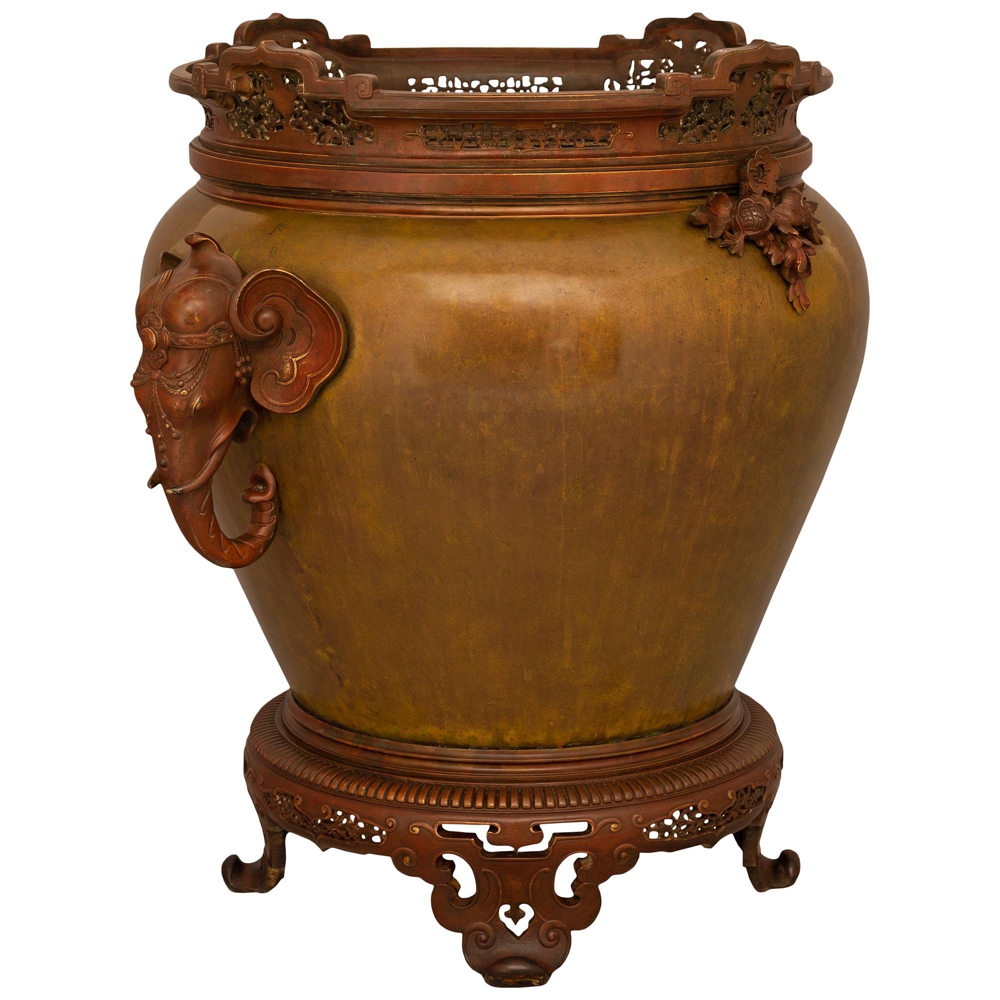 Patinated French 19th century Chinoiserie st. patinated and verdigris Bronze planter For Sale