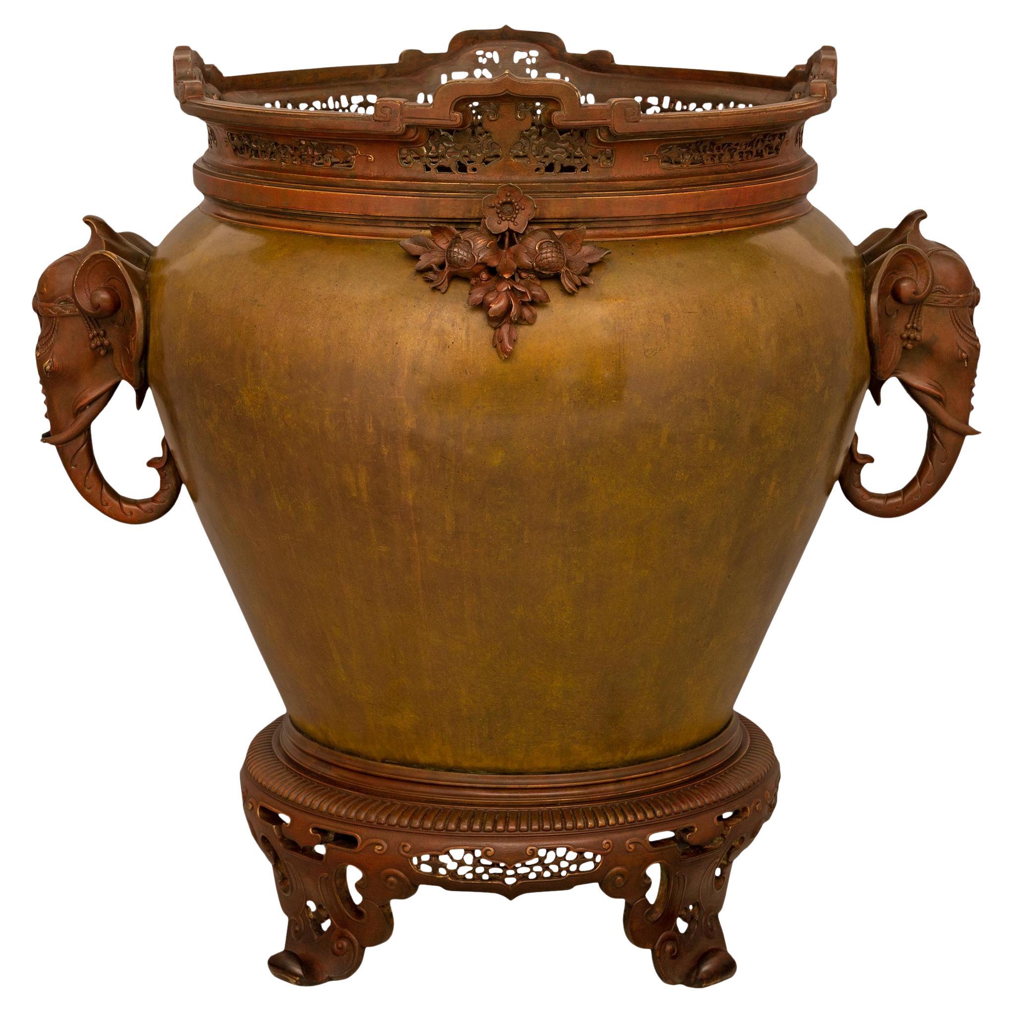 French 19th century Chinoiserie st. patinated and verdigris Bronze planter For Sale