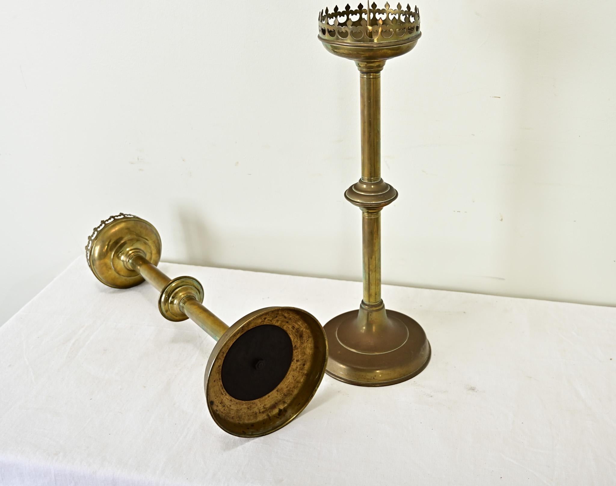 Candeleros de altar de iglesia franceses del siglo XIX en venta 3