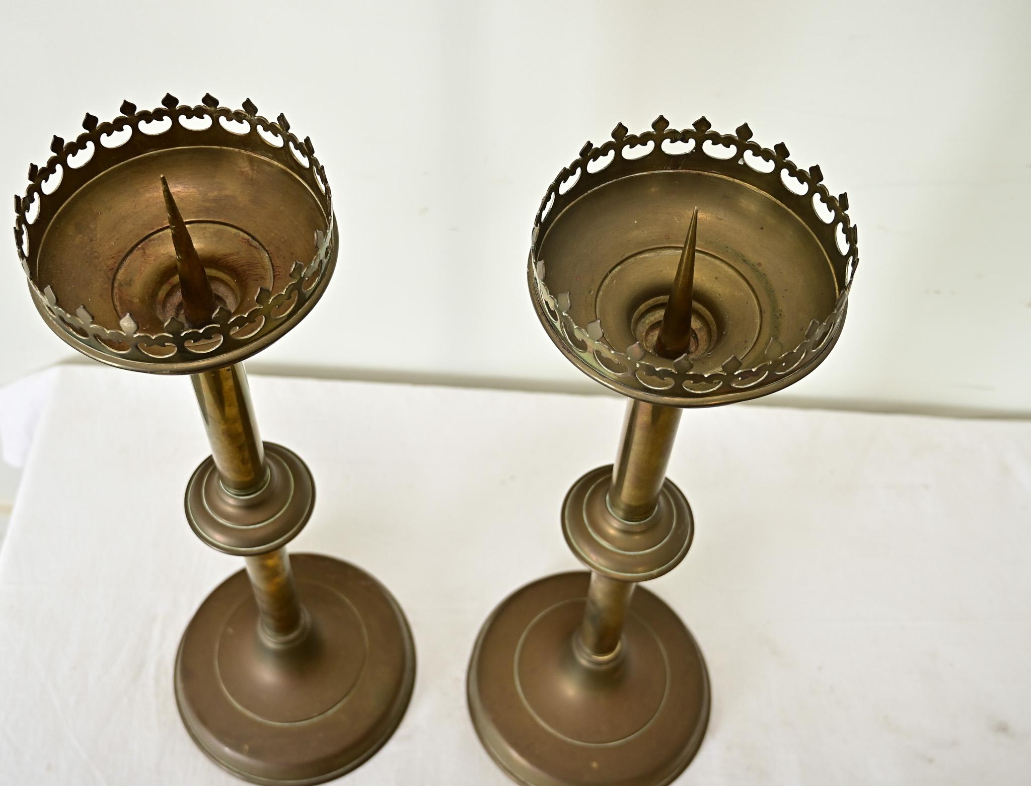 Candeleros de altar de iglesia franceses del siglo XIX Otro en venta