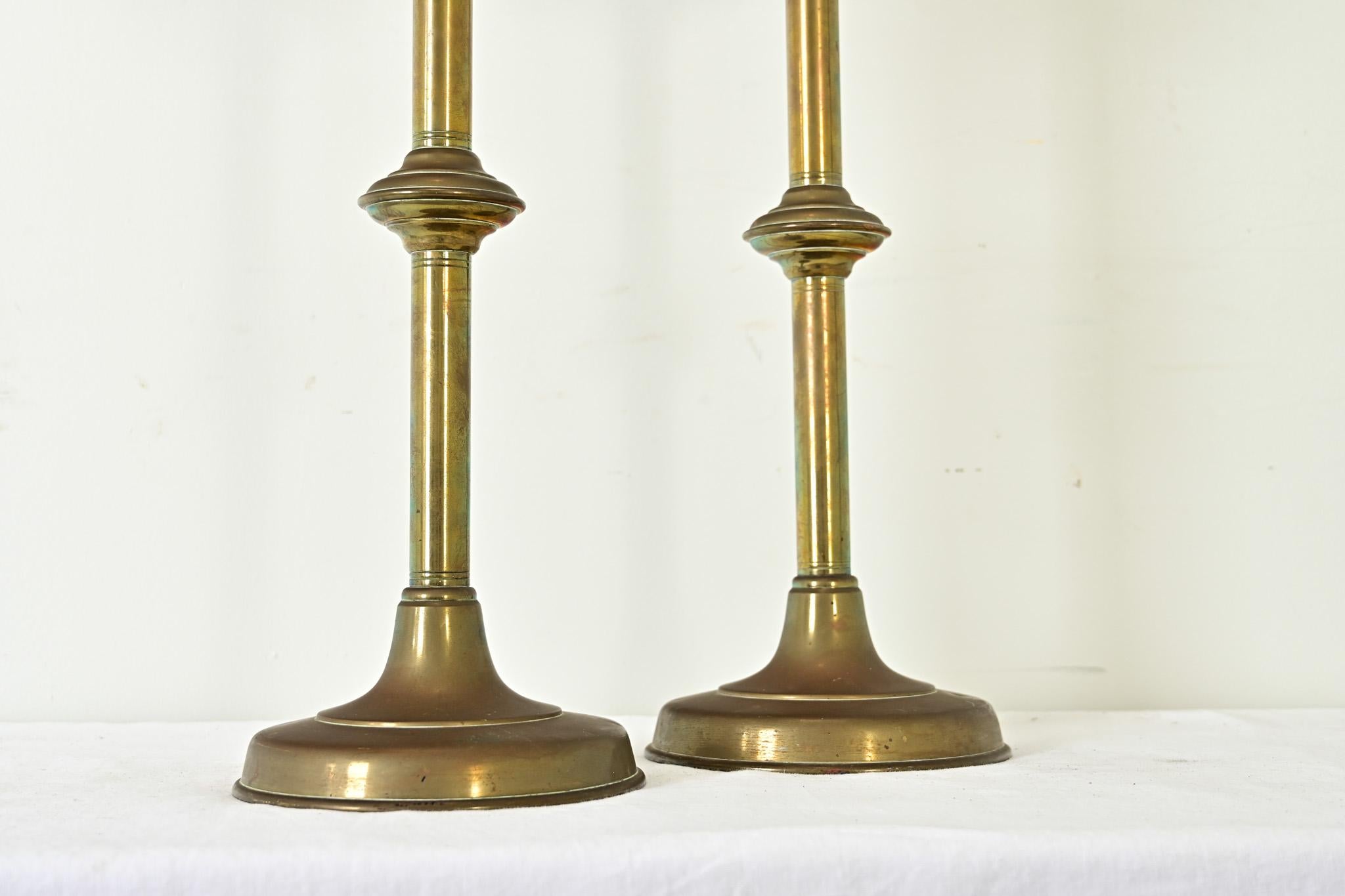Candeleros de altar de iglesia franceses del siglo XIX en Bueno estado para la venta en Baton Rouge, LA