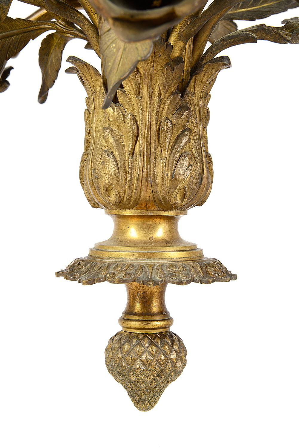Klassischer Kronleuchter des 19. Jahrhunderts aus dem 19. Jahrhundert (Bronze) im Angebot