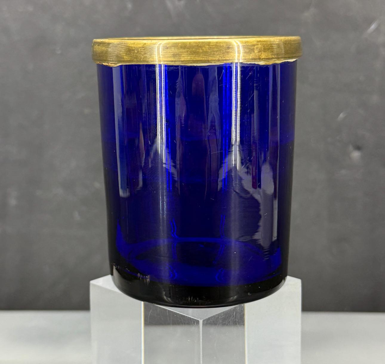 Vidrio francés azul cobalto del siglo XIX con borde de bronce en venta 3