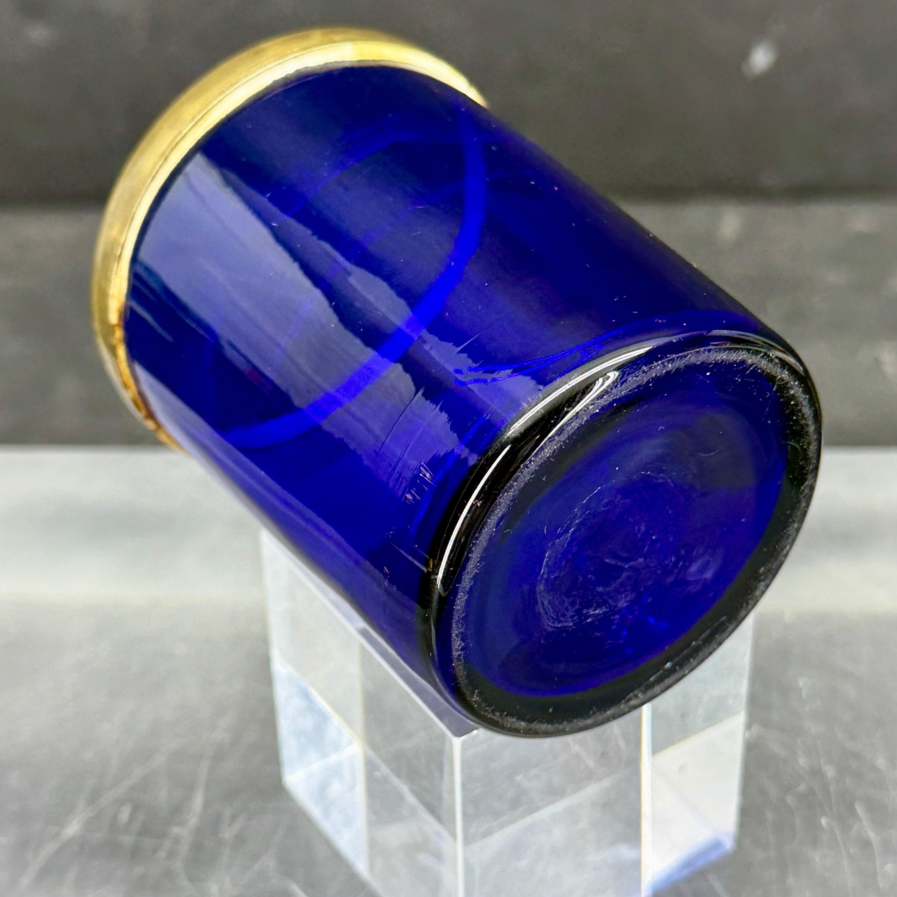 Vidrio francés azul cobalto del siglo XIX con borde de bronce en Bueno estado para la venta en Haddonfield, NJ