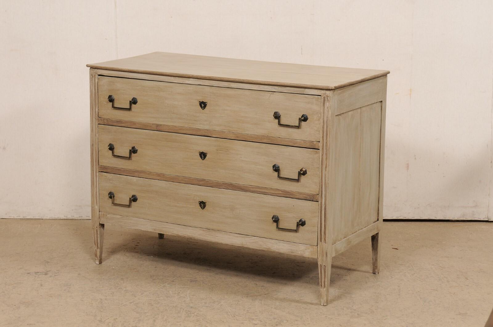 French 19th Century Commode, Designed in Nice Clean Lines  For Sale 6