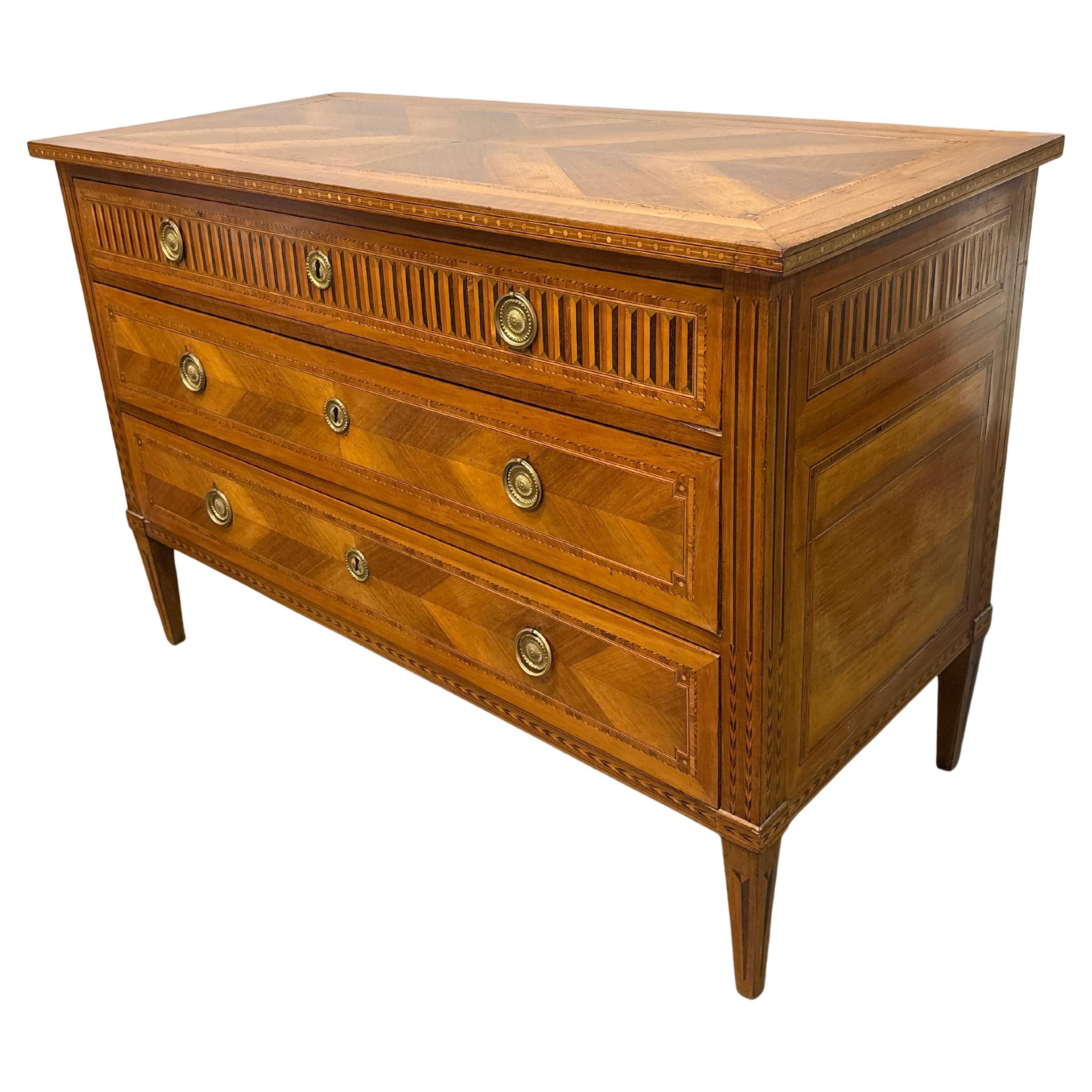 Français Commode française du 19ème siècle en vente