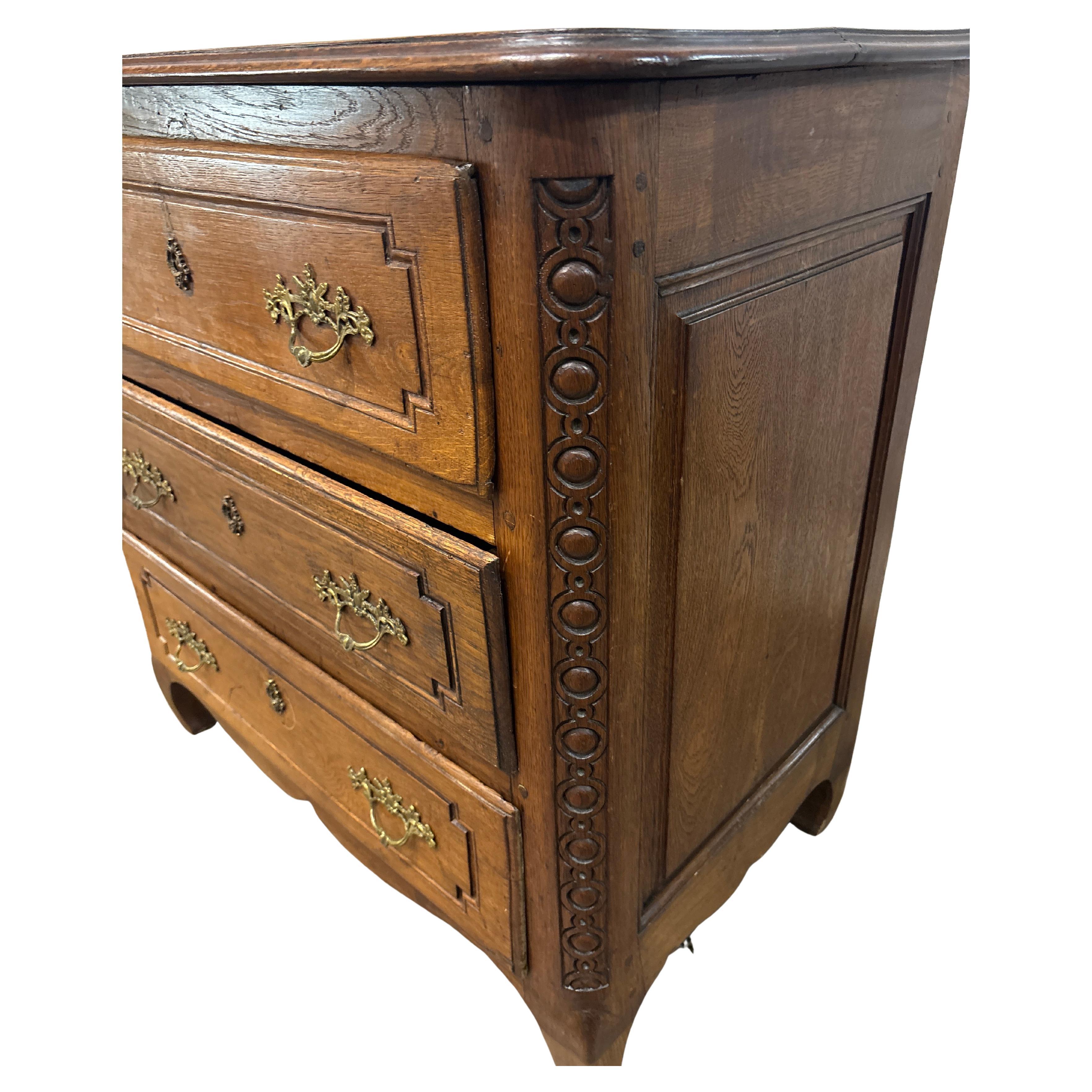 Cómoda francesa del siglo XIX Francés en venta