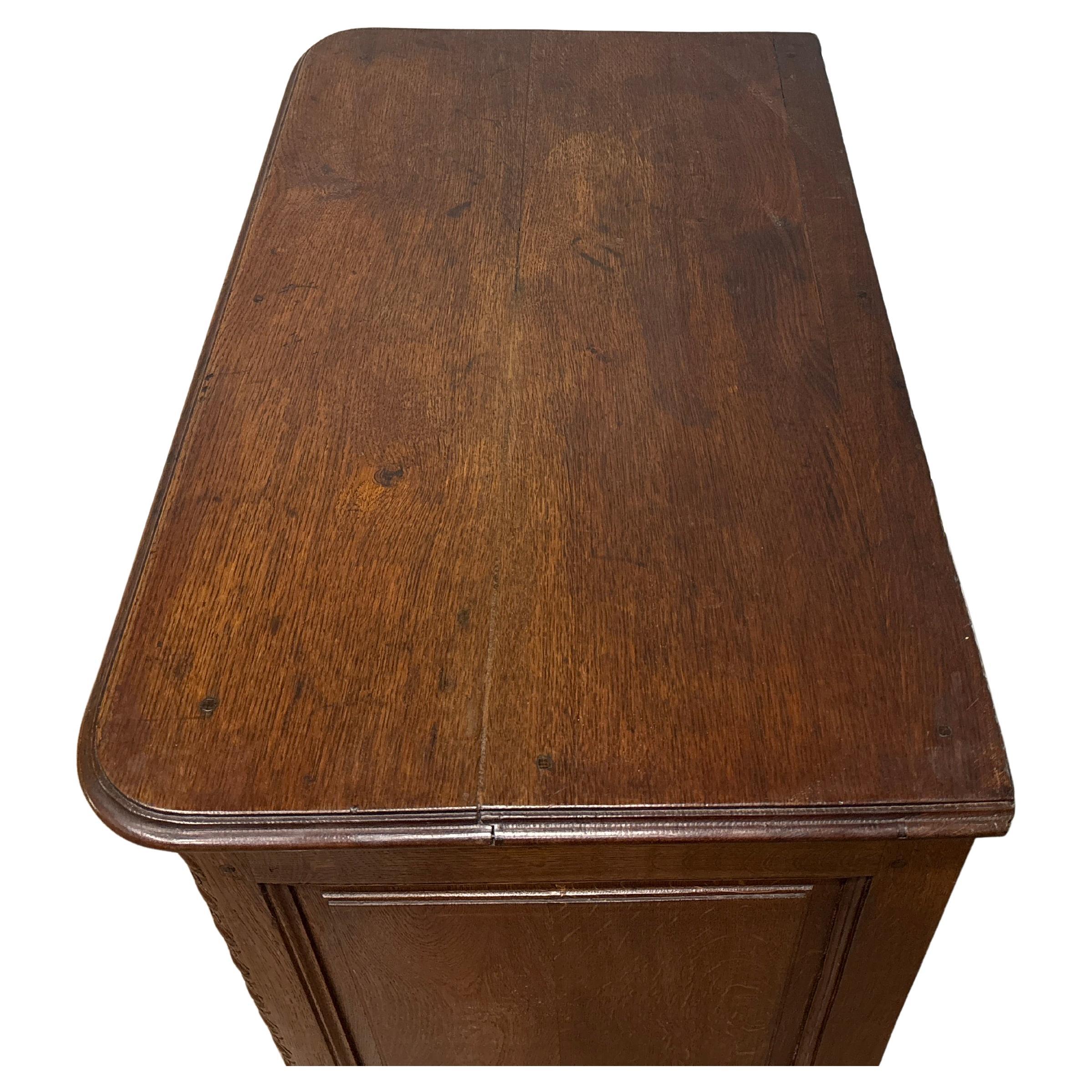 Cómoda francesa del siglo XIX en venta 1