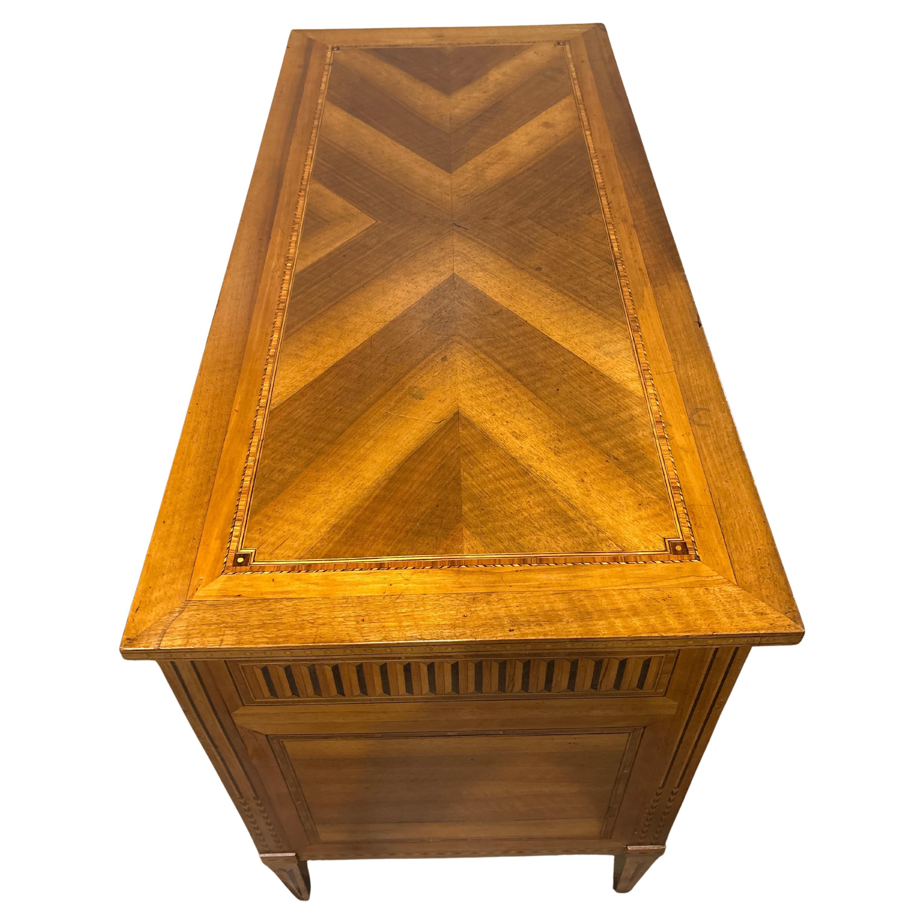 Noyer Commode française du 19ème siècle en vente