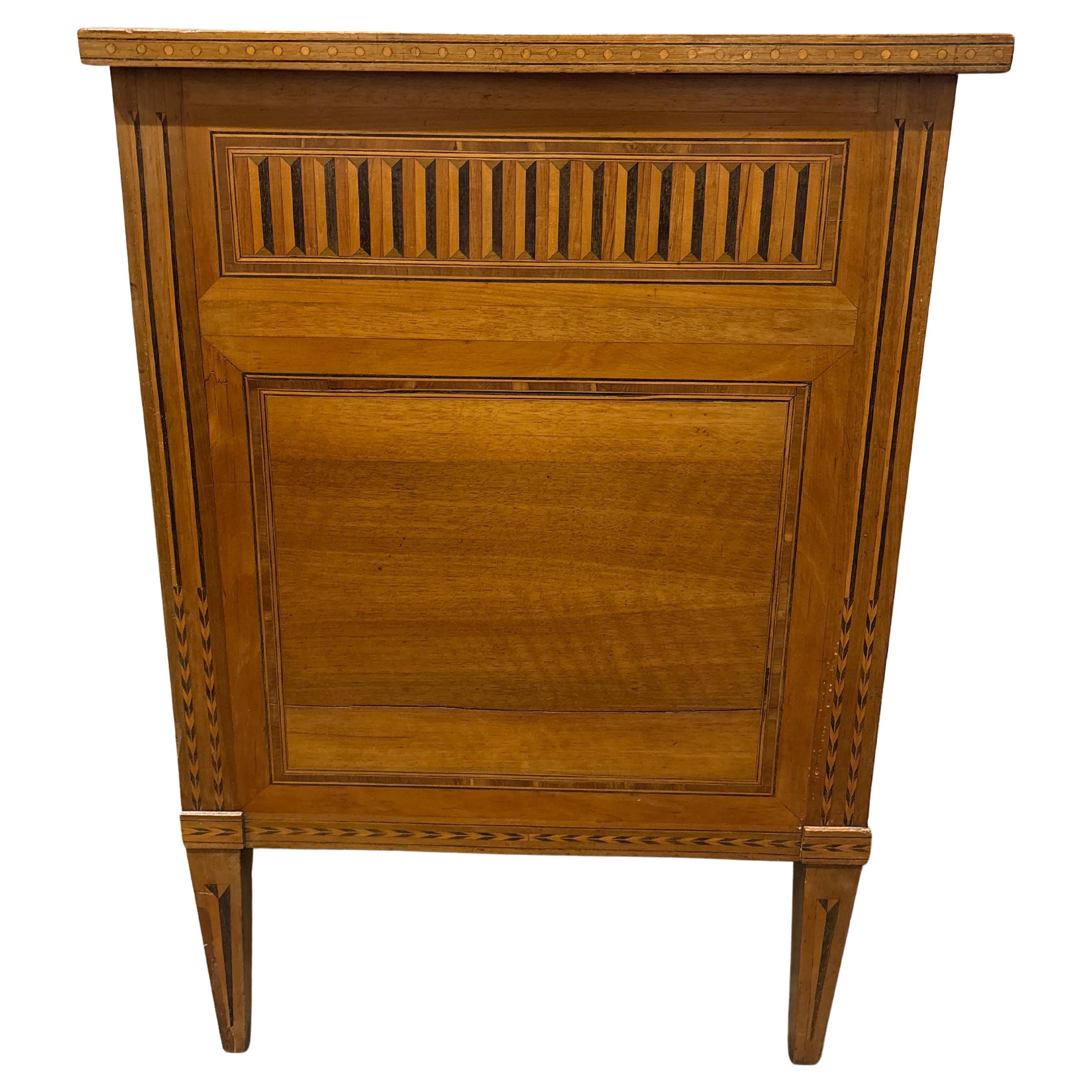 Commode française du 19ème siècle en vente 1