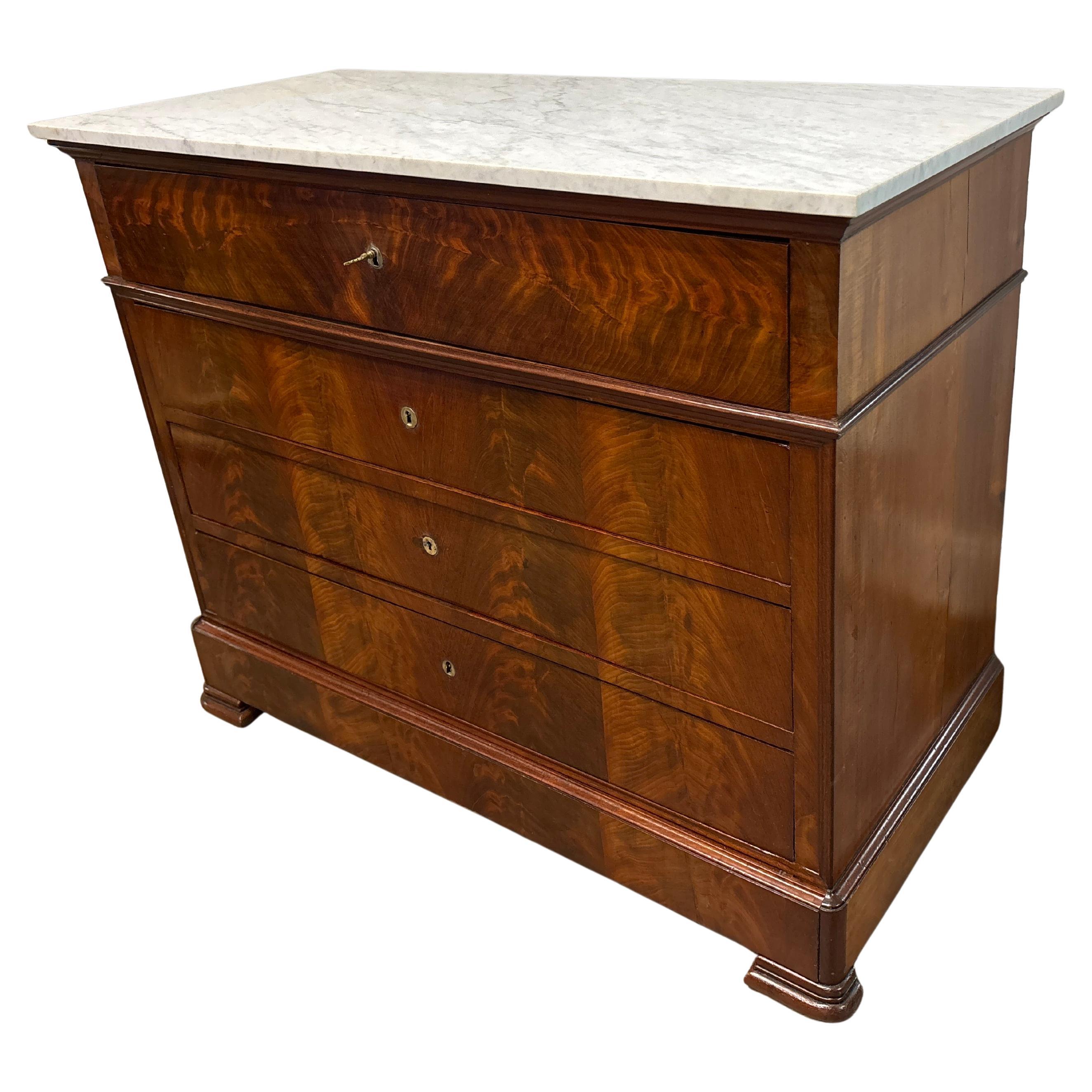 Commode francese del XIX secolo Scriban In condizioni buone in vendita a Stockbridge, GA