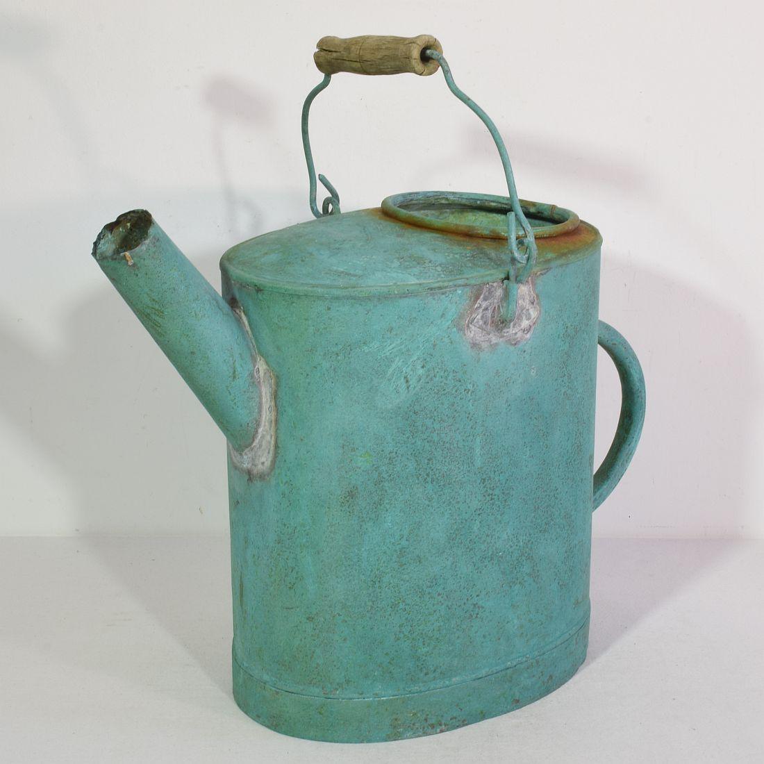 Stunning copper watering can with great green patina, France, circa 1850-1900. Weathered and small losses.
Great to use as a decorative object in or outside. Might have leaks.