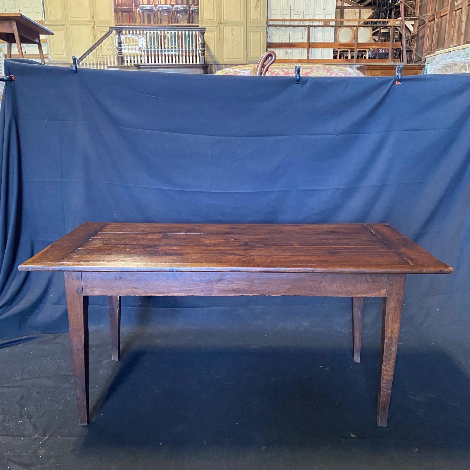 French 19th Century Country Farmhouse Dining Table from Provence In Good Condition In Hopewell, NJ