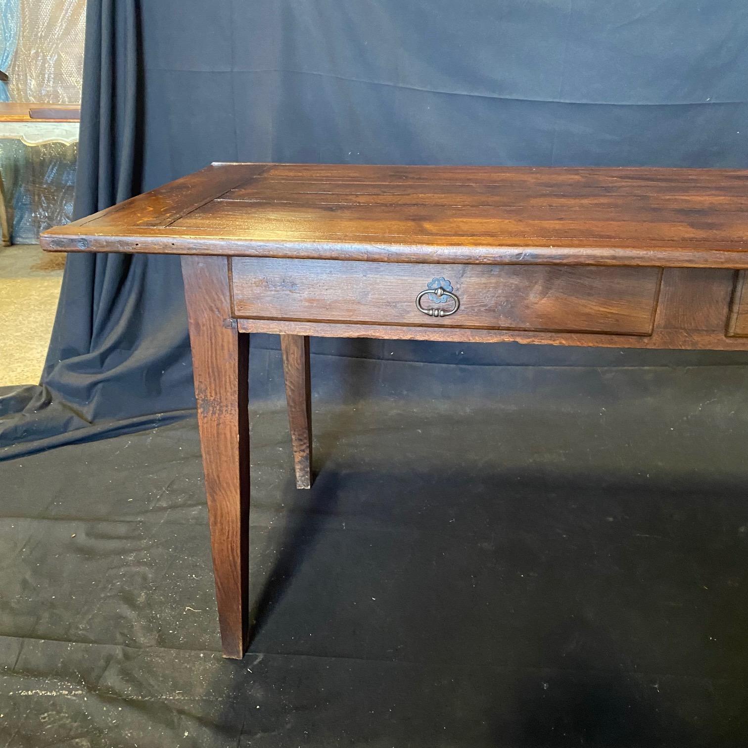 French 19th Century Country Farmhouse Dining Table from Provence For Sale 1