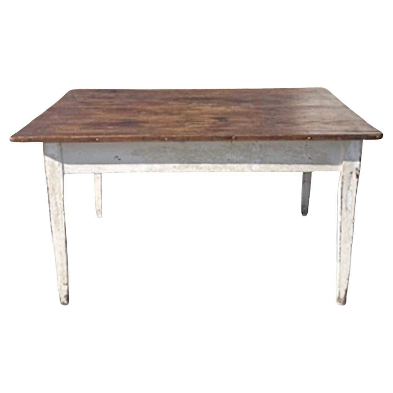 French 19th Century Country Pine Breakfast Dining Table In Distressed Condition In Santa Monica, CA