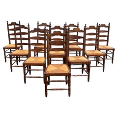 Sillas de comedor de nogal de estilo rústico francés del siglo XIX - Juego de 10