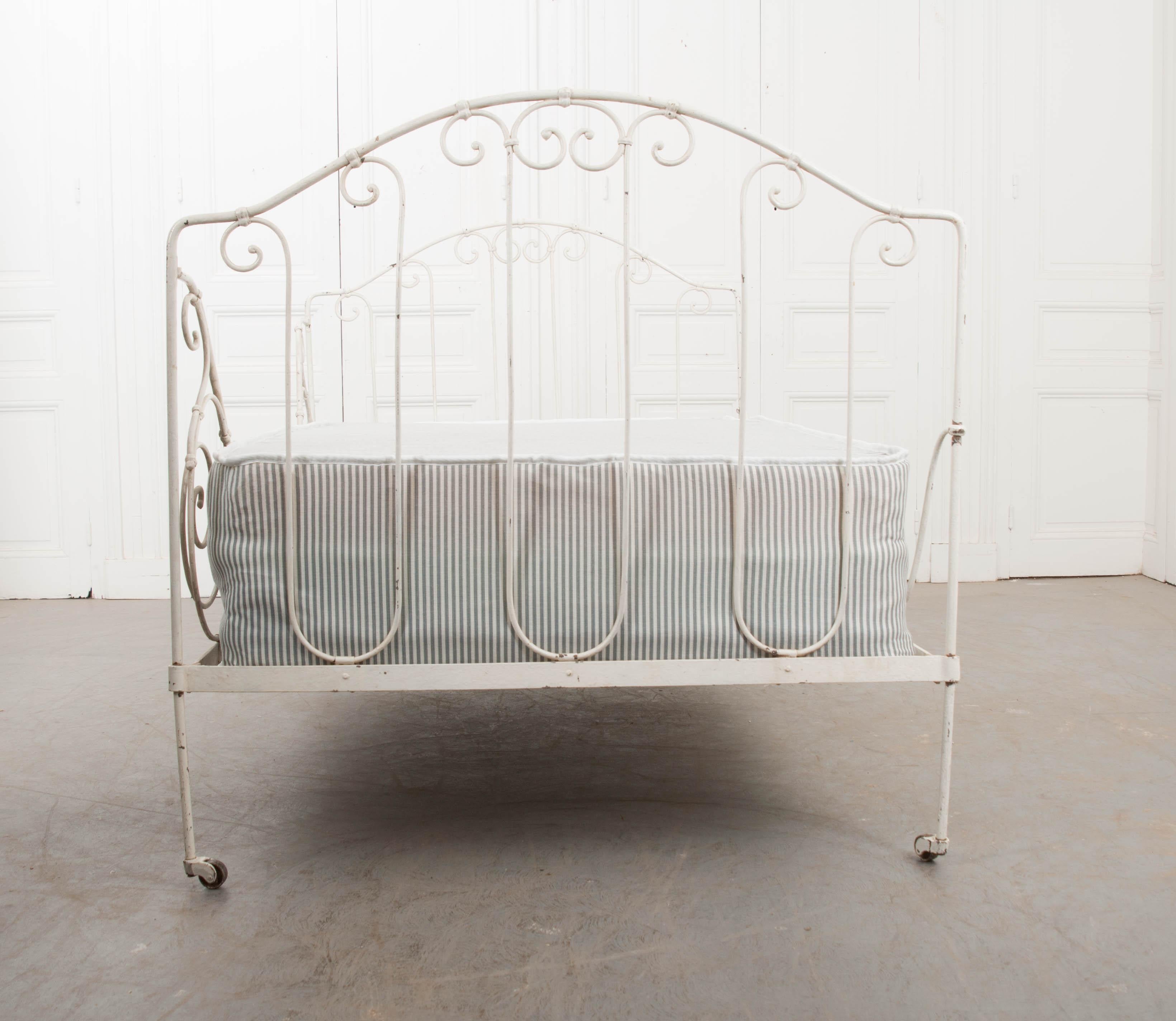 Hand-Painted French 19th Century Crème-Painted Iron Campaign Daybed