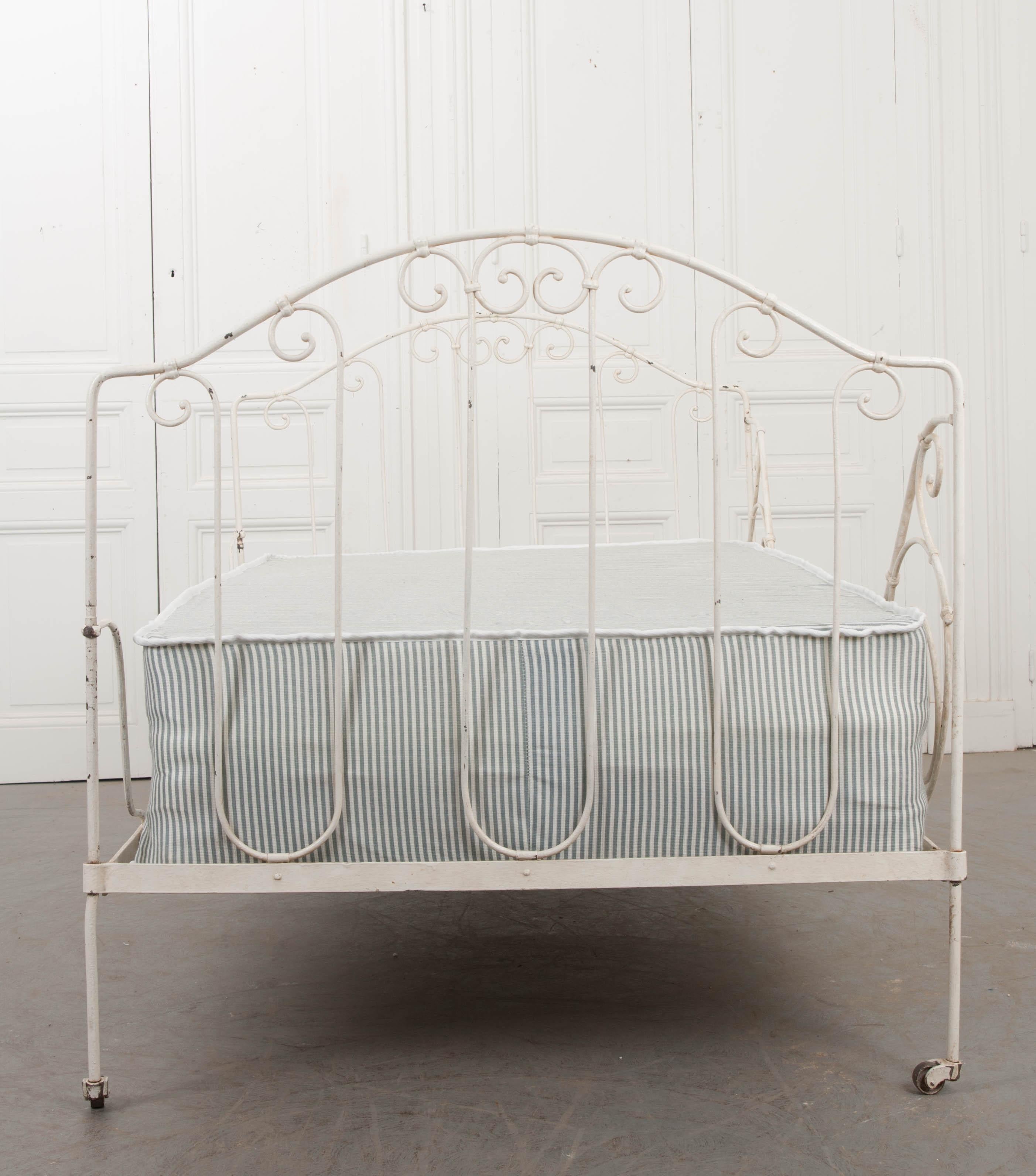 French 19th Century Crème-Painted Iron Campaign Daybed 1