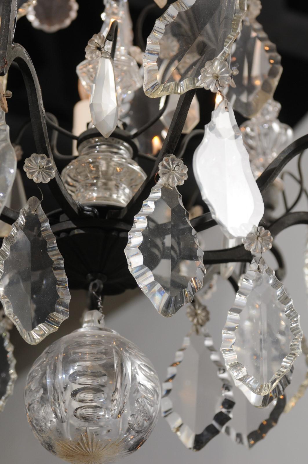 Sechs-Licht-Kronleuchter aus Kristall und Eisen mit Pendelleuchten aus dem 19. Jahrhundert im Angebot 7