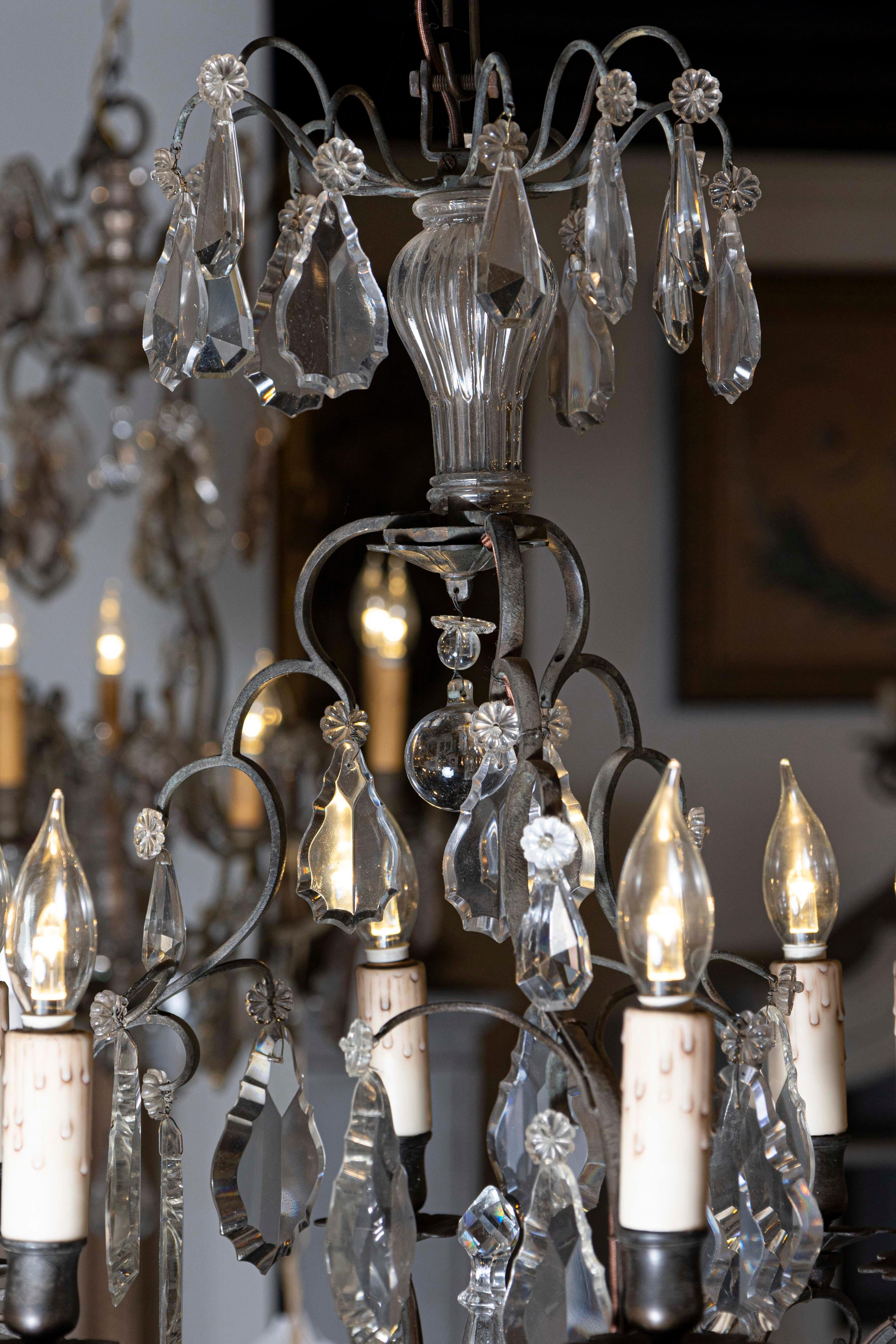 Lampadario a sei luci in cristallo francese del XIX secolo con armatura in ferro e obelisco in vendita 3