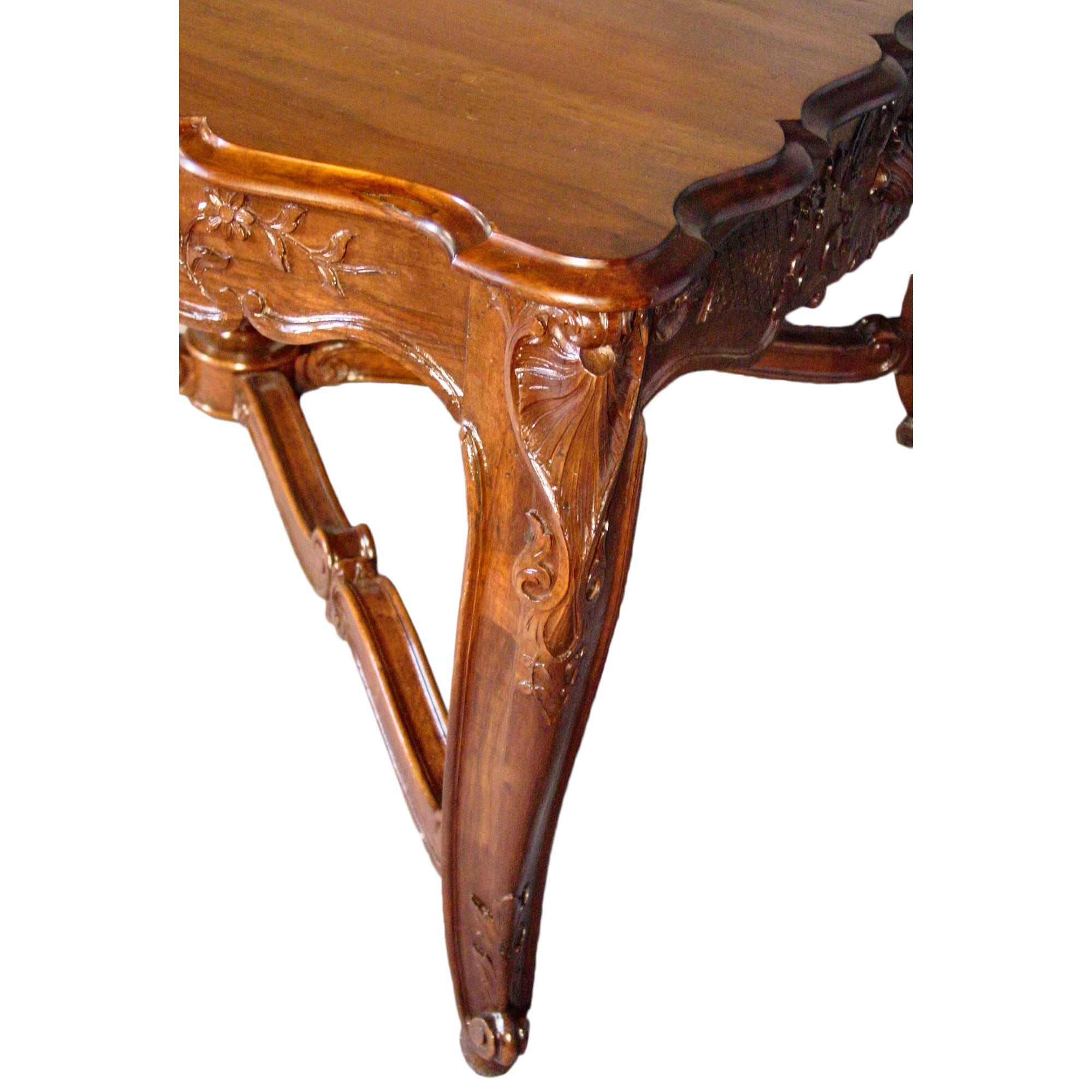 French 19th Century Dark Oak Center Table In Good Condition For Sale In West Palm Beach, FL