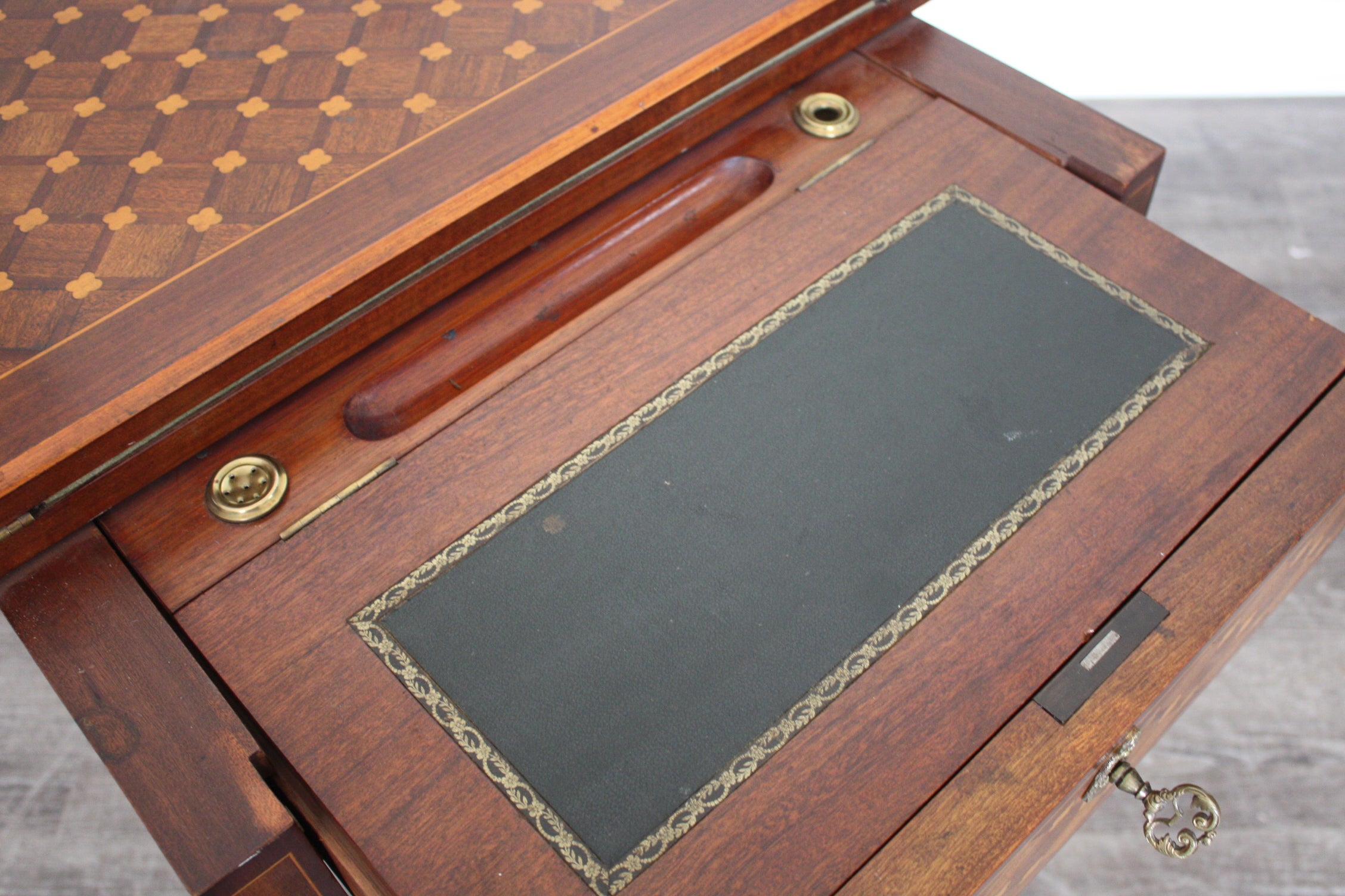 This piece is just wonderful and so refine. When you pull the drawer, a small top desk appears that can be open to the inside drawer.
The top of the table can be unfold to be game table.
This piece is just so precious. 