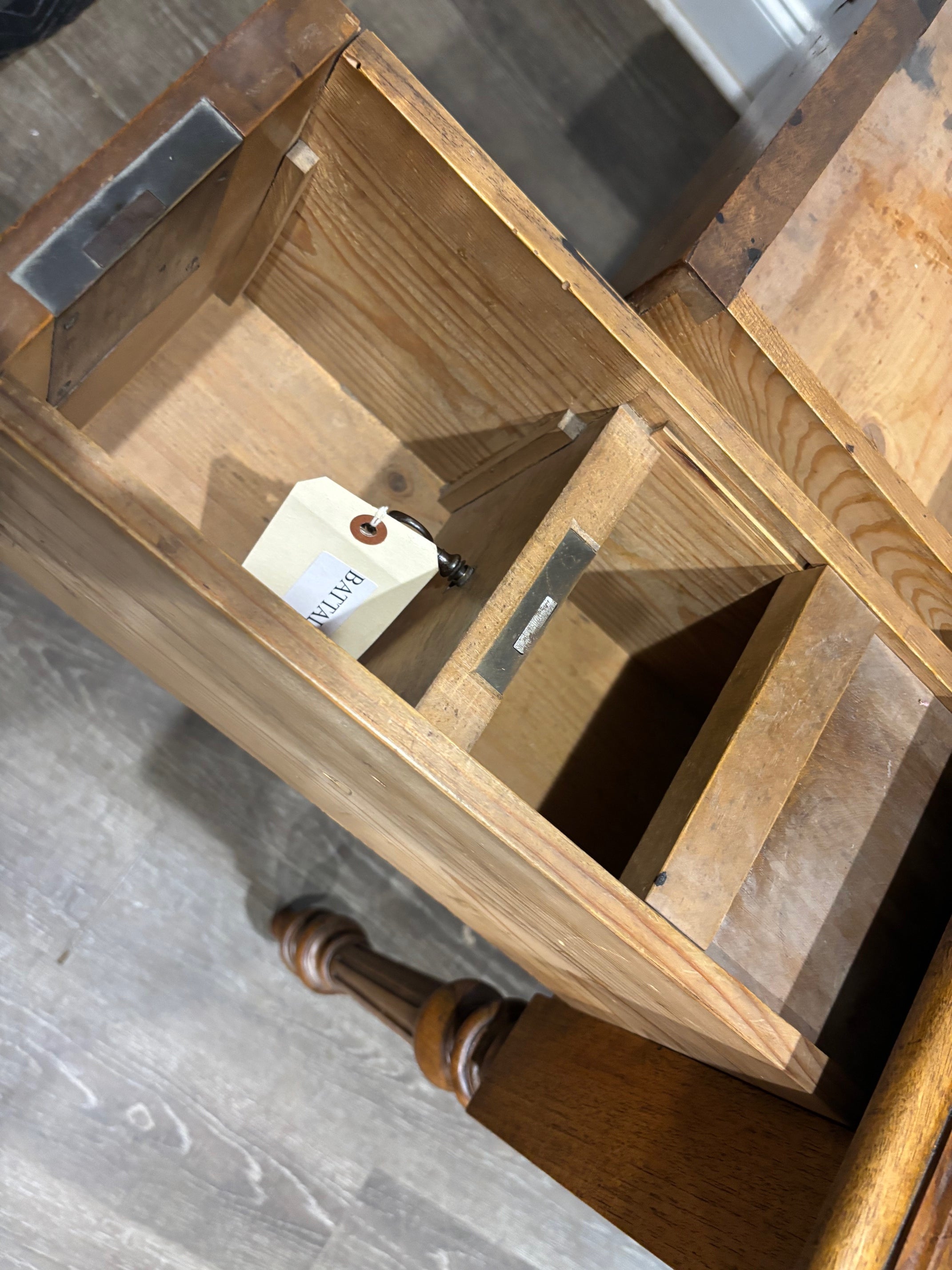 Französische Schreibtisch-Vitrine des 19. im Angebot 5