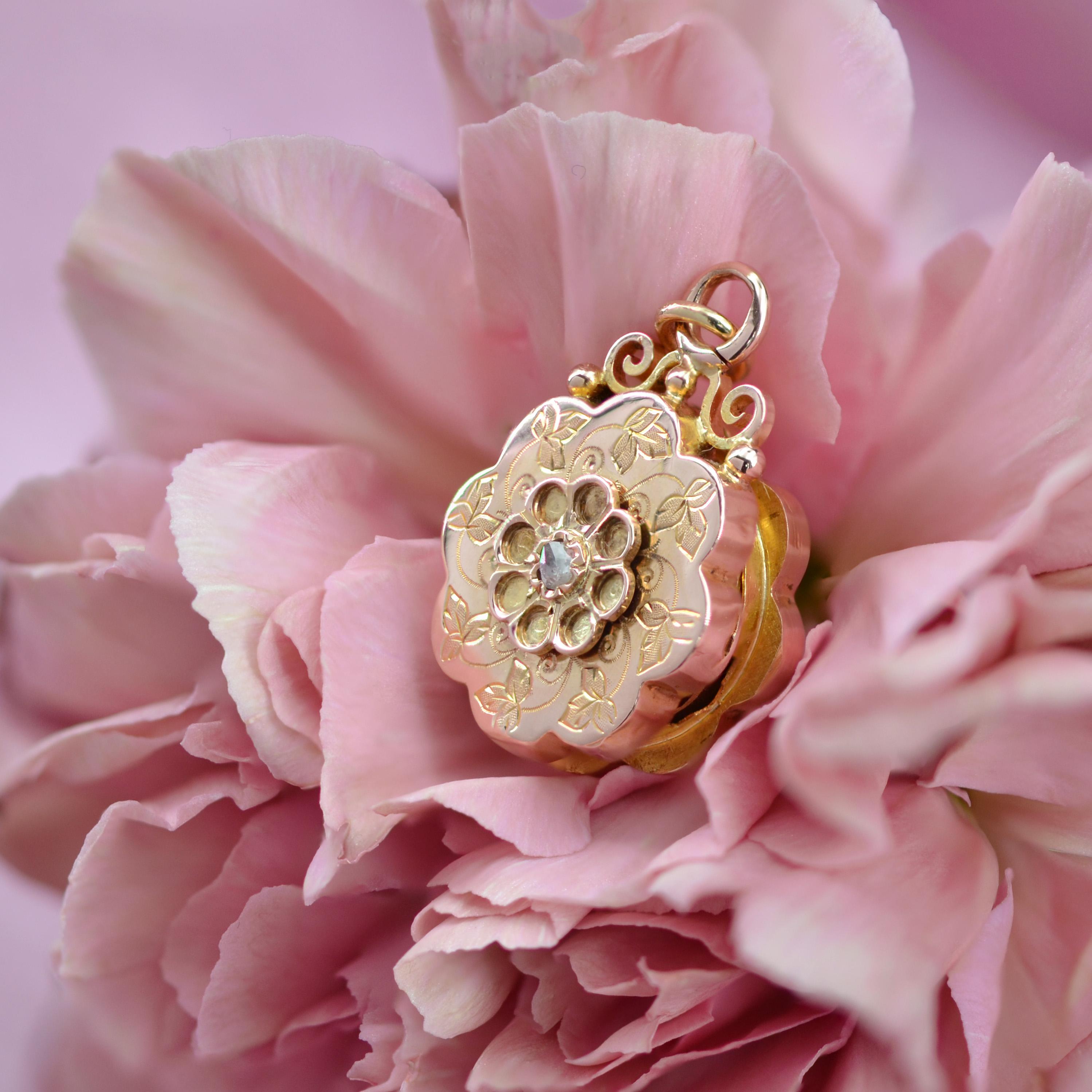 Women's French 19th Century Diamond 18 Karat Rose Gold Chiselled Medallion For Sale
