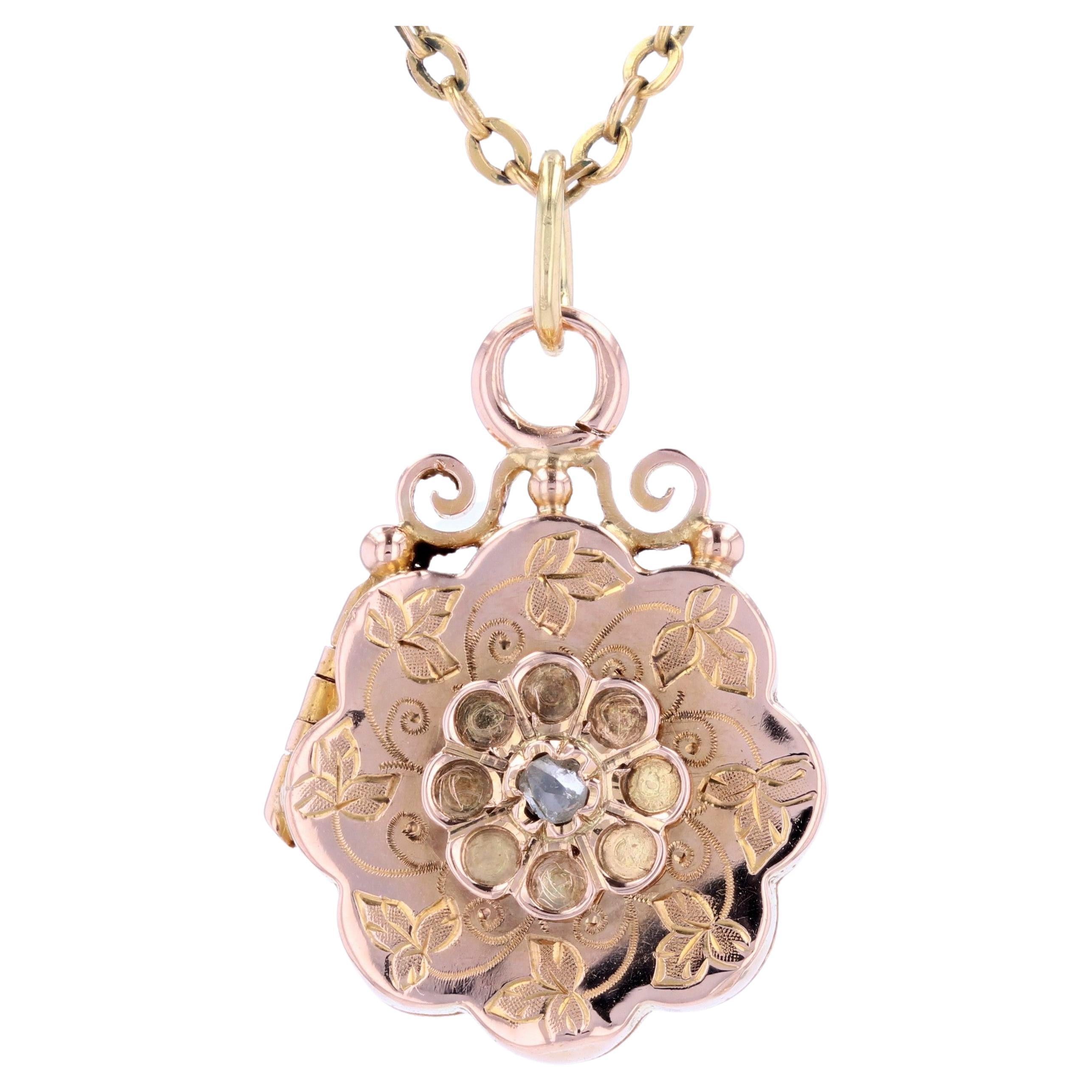 French 19th Century Diamond 18 Karat Rose Gold Chiselled Medallion For Sale