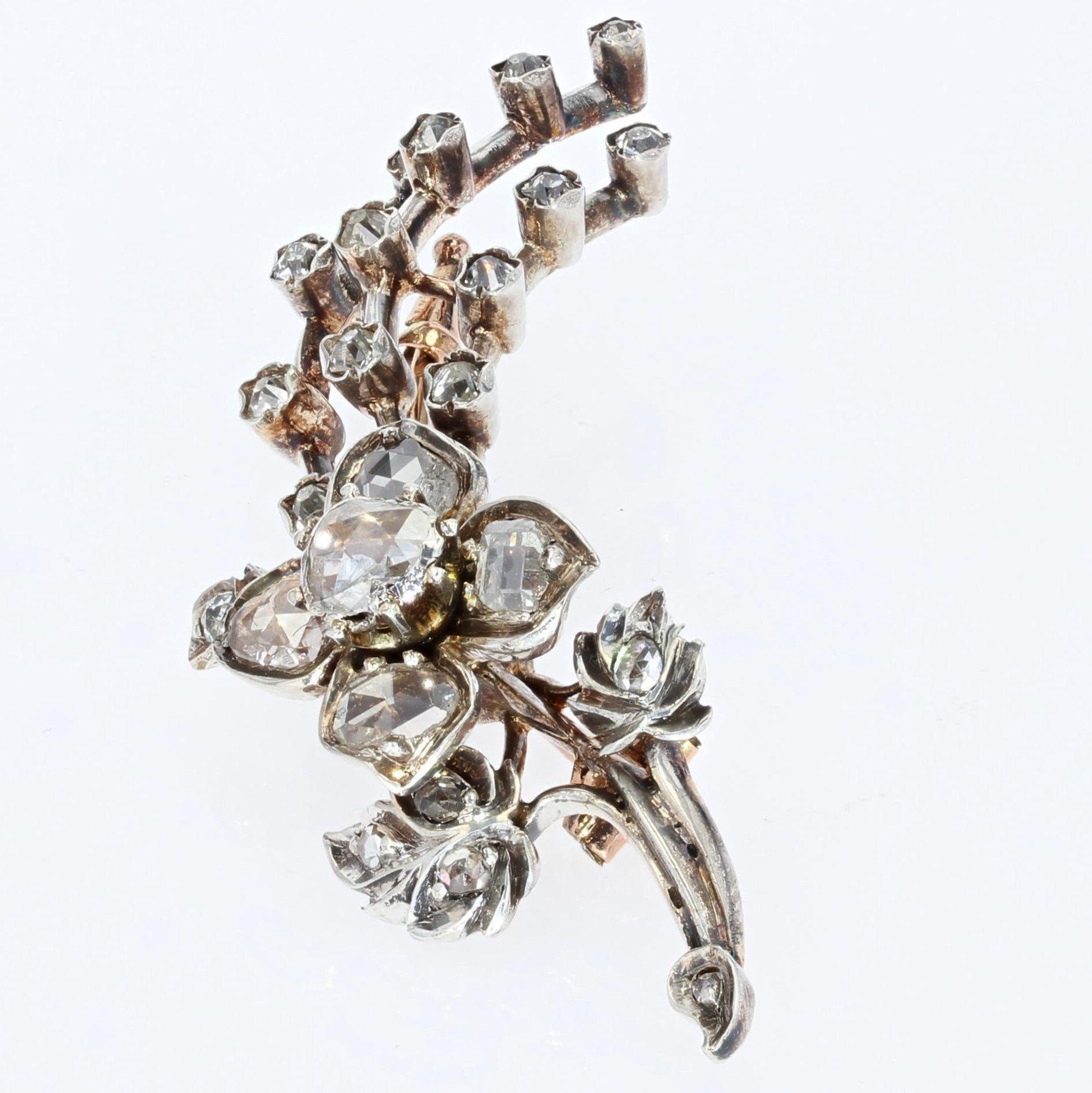 Broche de branches fleuries en or jaune 18 carats avec diamants du 19e sicle Bon état - En vente à Poitiers, FR