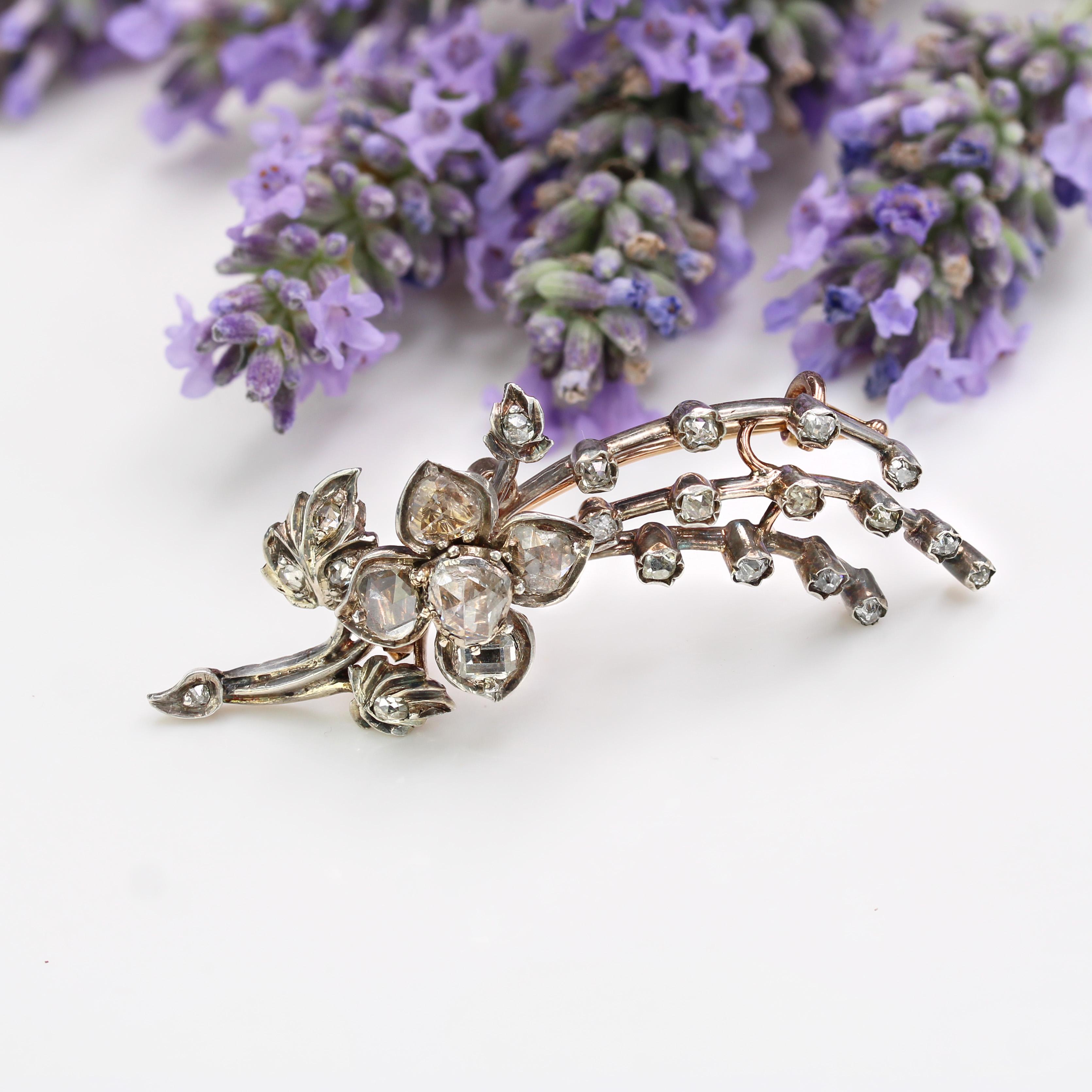 French 19th Century Diamond 18 Karat Yellow Gold Flowering Branch Brooch In Good Condition For Sale In Poitiers, FR
