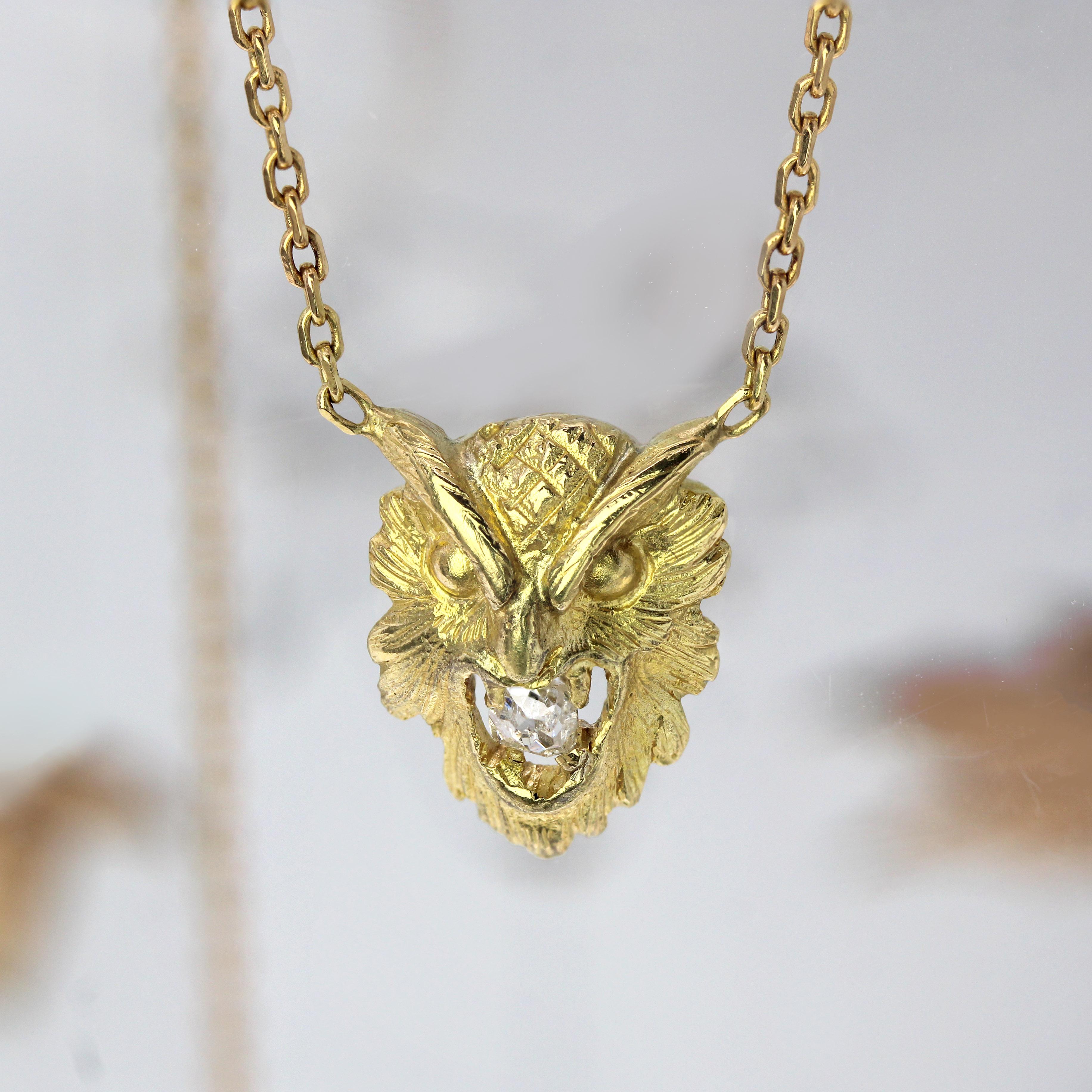 Napoleone III Ciondolo gufo francese del XIX secolo con diamante in oro giallo 18 carati in vendita