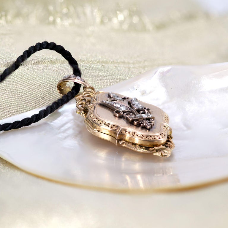 French 19th Century Diamonds 18 Karat Rose Gold Locket Pendant For Sale 6