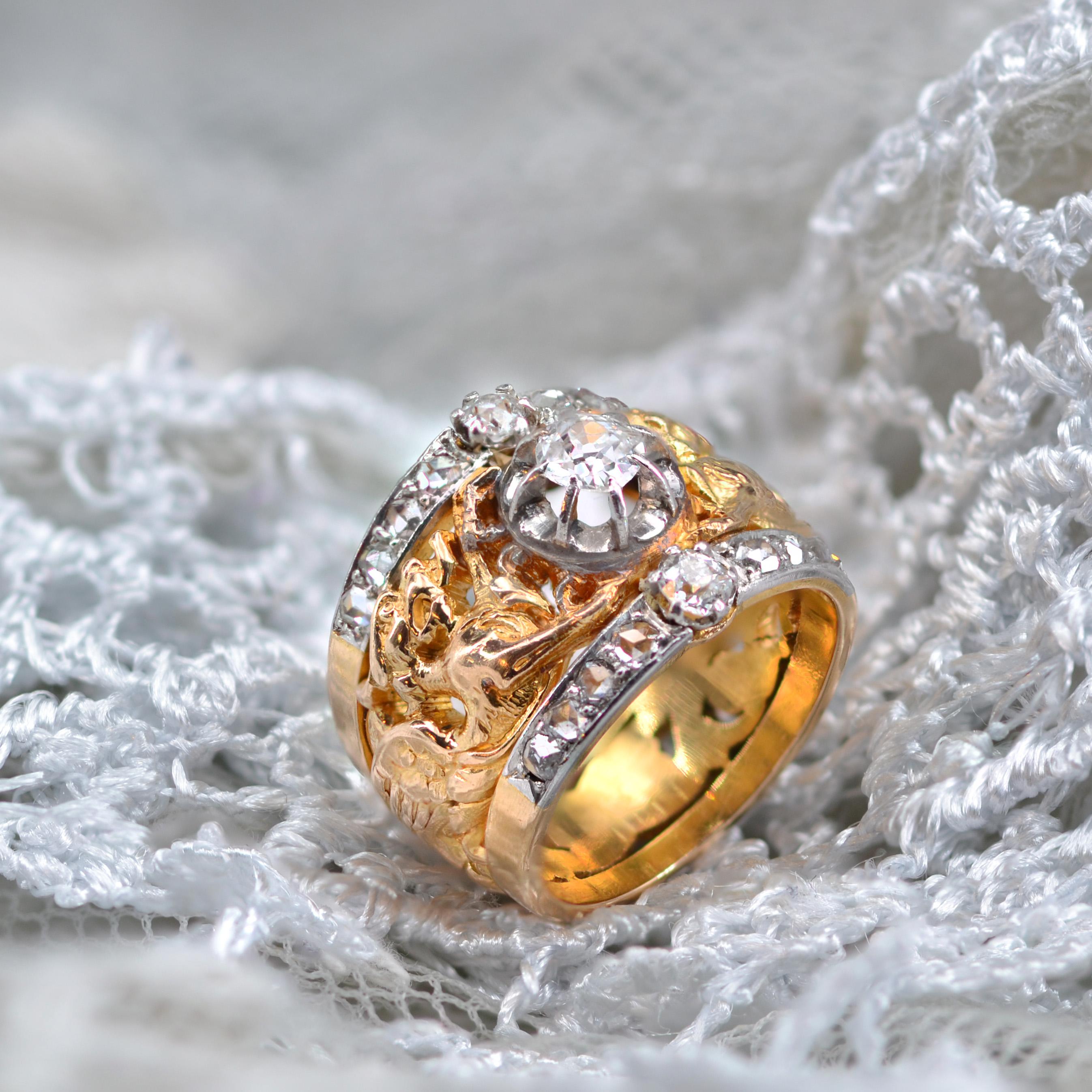 Bague à anneau en or jaune 18 carats, diamants du 19e siècle et chimères françaises en vente 4