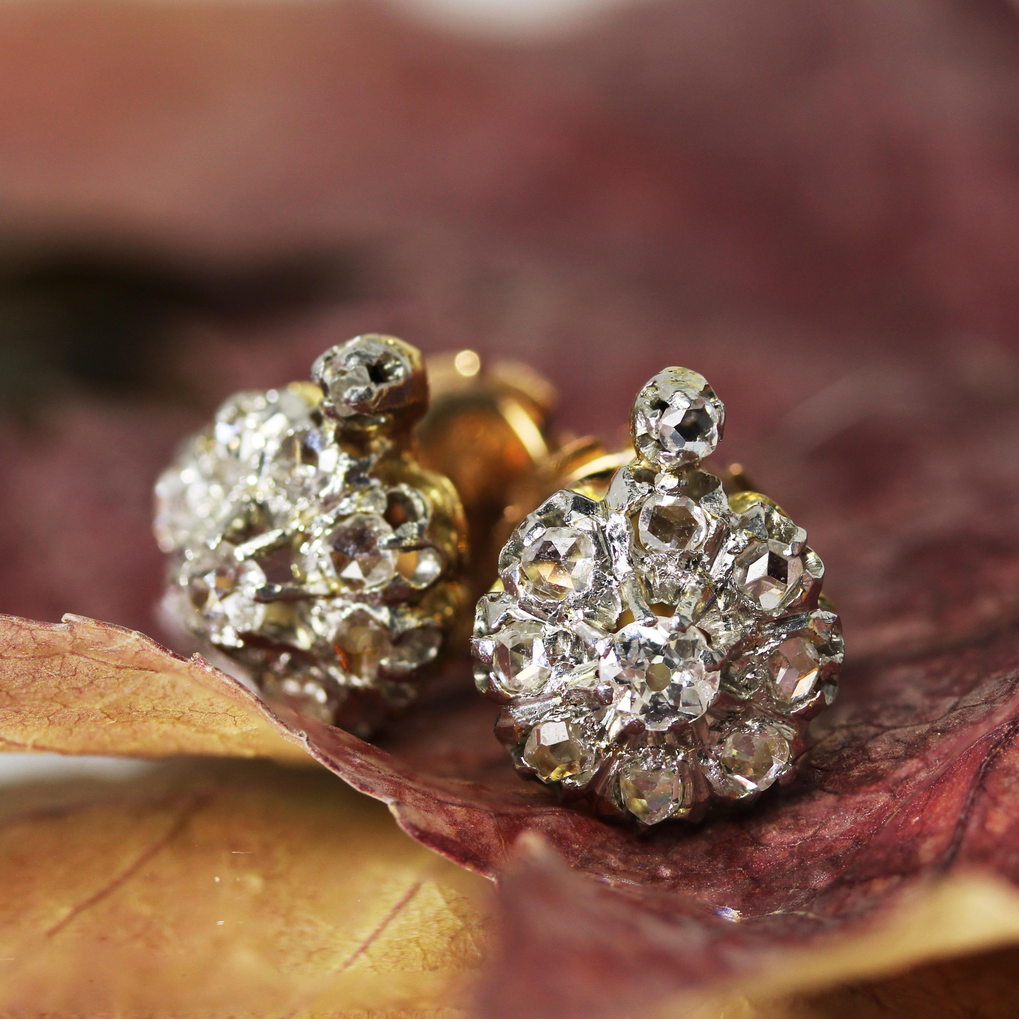 Napoléon III Boucles d'oreilles marguerite françaises du XIXe siècle en or jaune 18 carats et platine avec diamants en vente