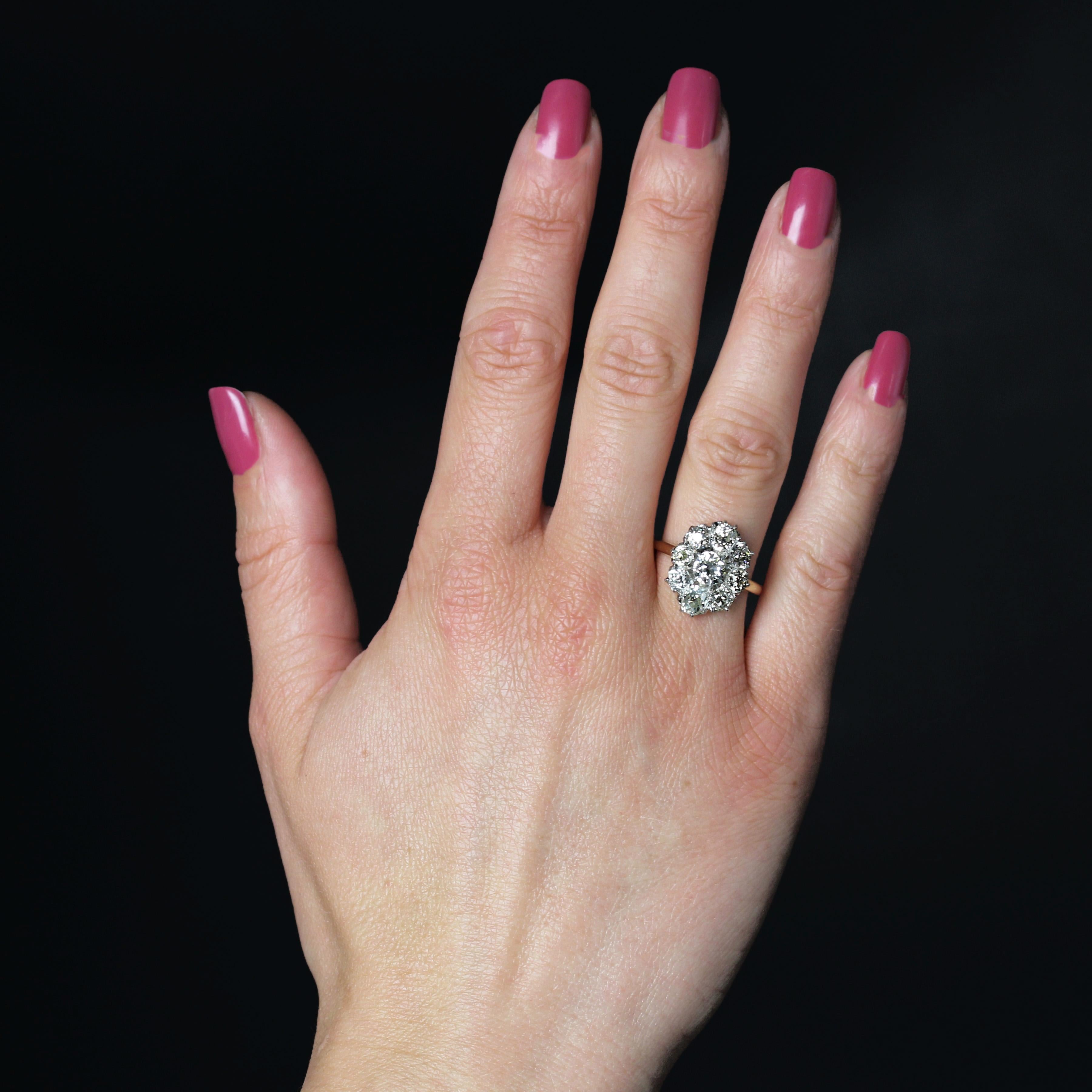 Ring in 18 karat yellow gold, eagle head hallmark and platinum.
A timeless antique pompadour ring, its setting follows the curve of the finger and is very flat. It is set with claw-set old cushion-cut diamonds, all vintage, held in place with claws.